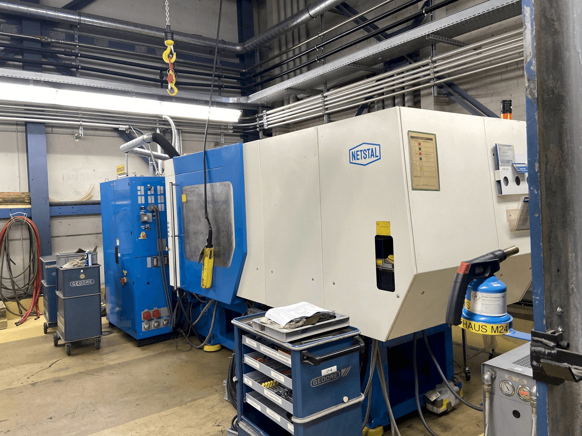 Front view of Netstal Synergy 1500K/460 machine