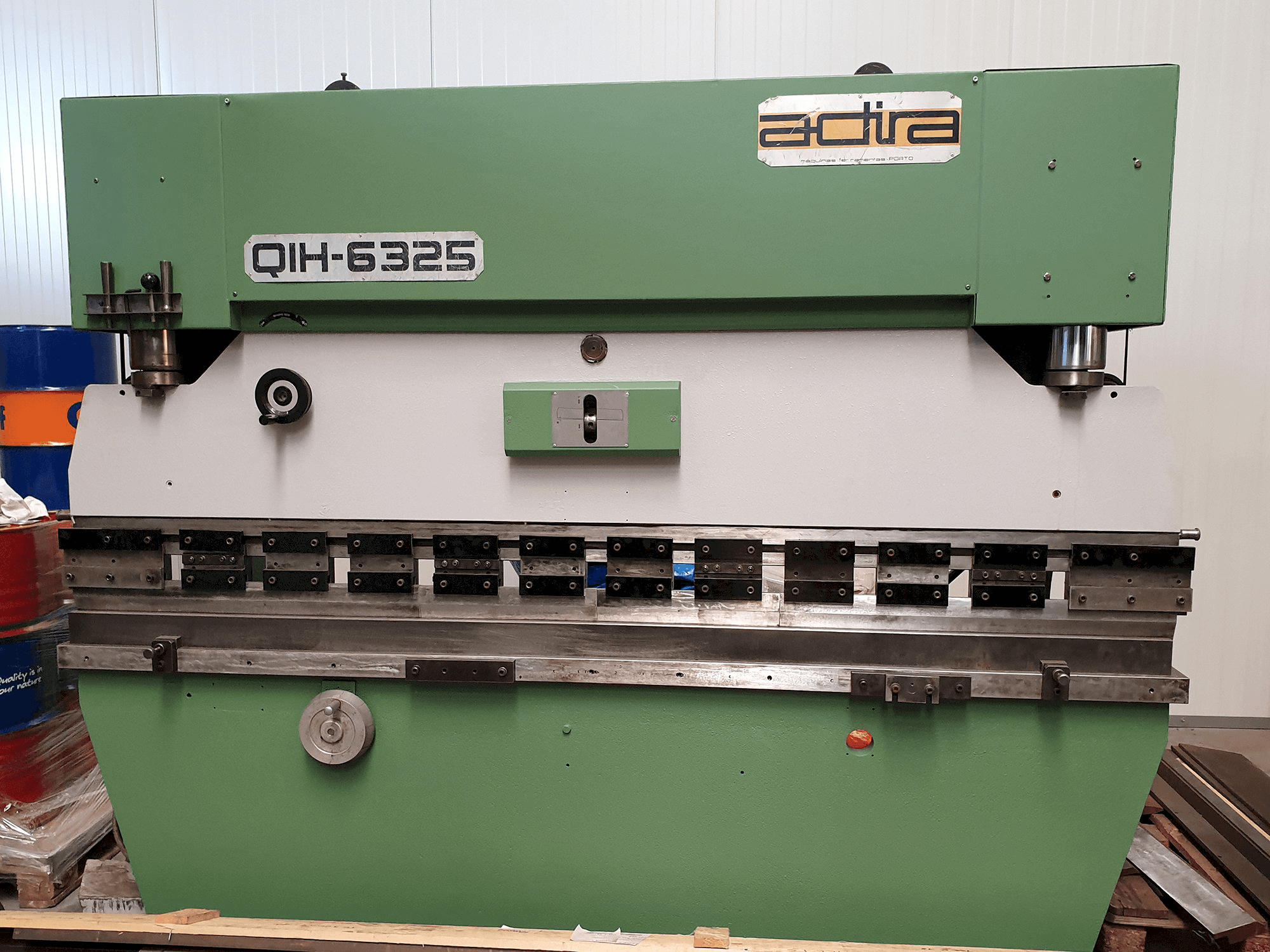 Front view of ADIRA QIH 6325 Machine