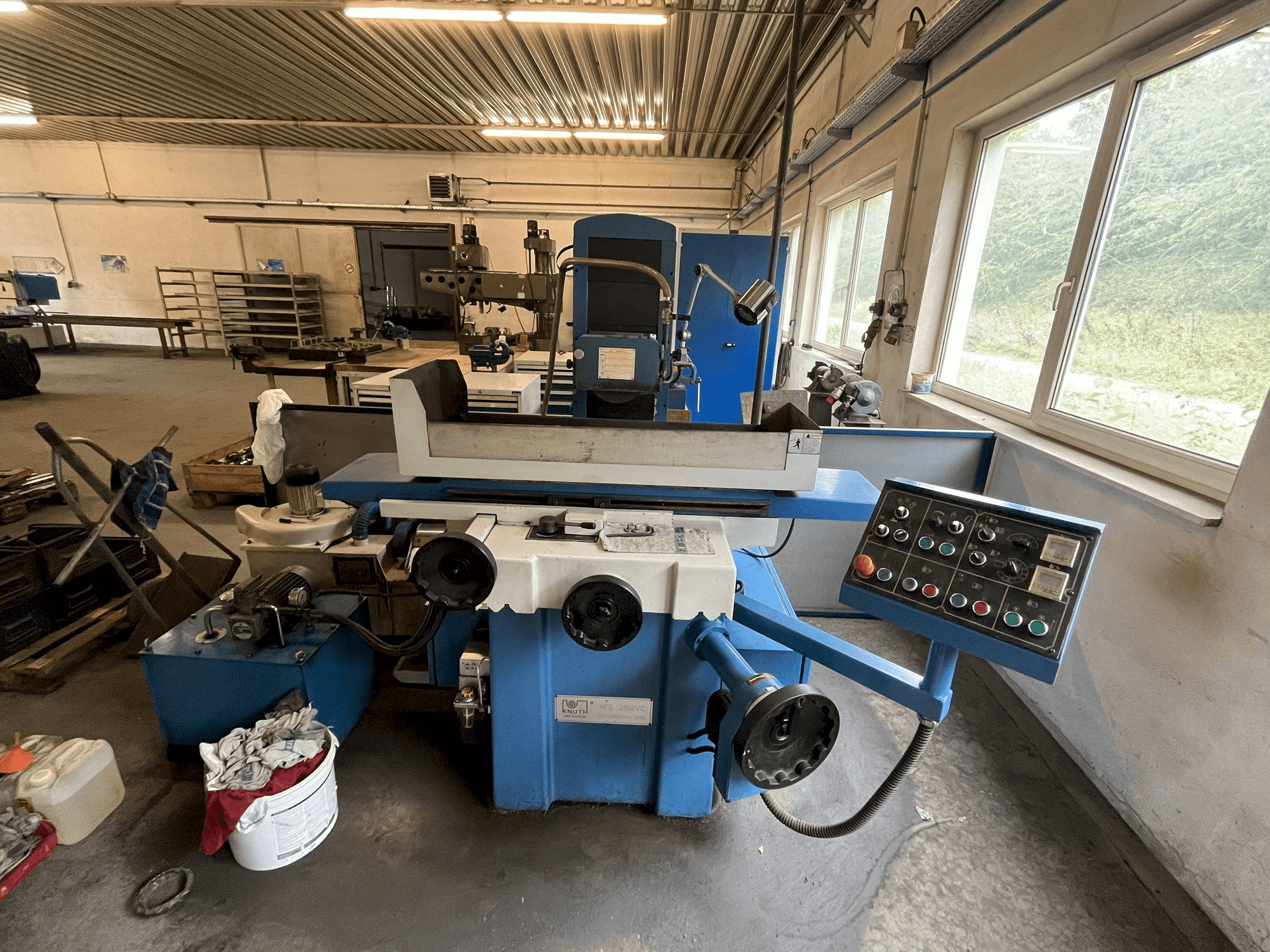 Front view of KNUTH HFS 2550 VC machine