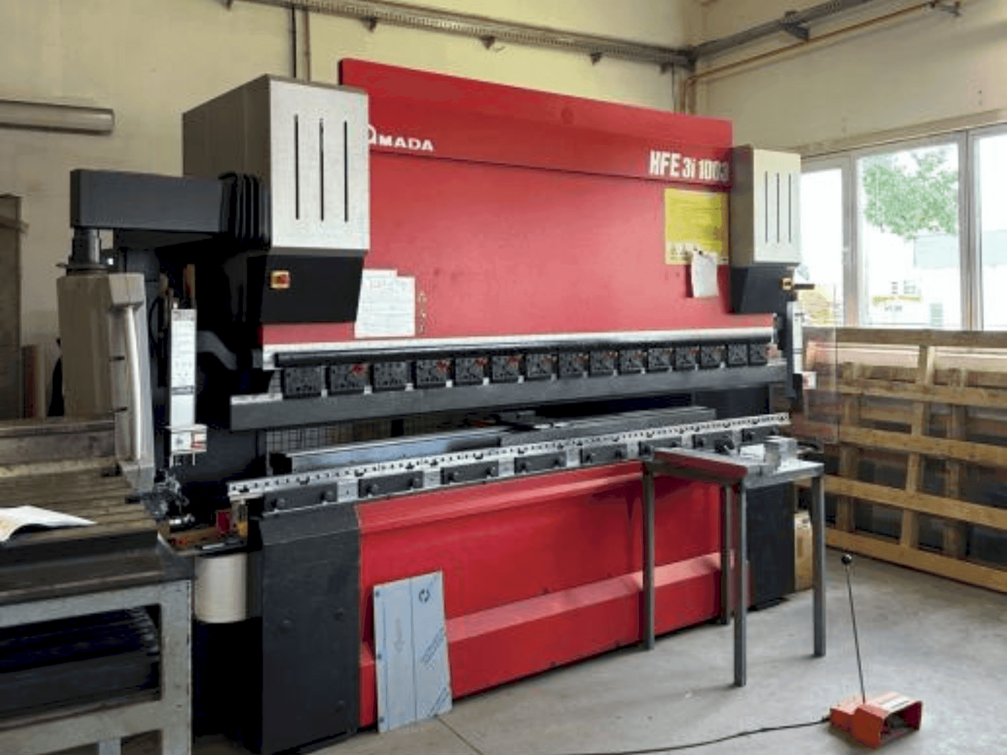 Front view of AMADA HFE 3i 1003 machine