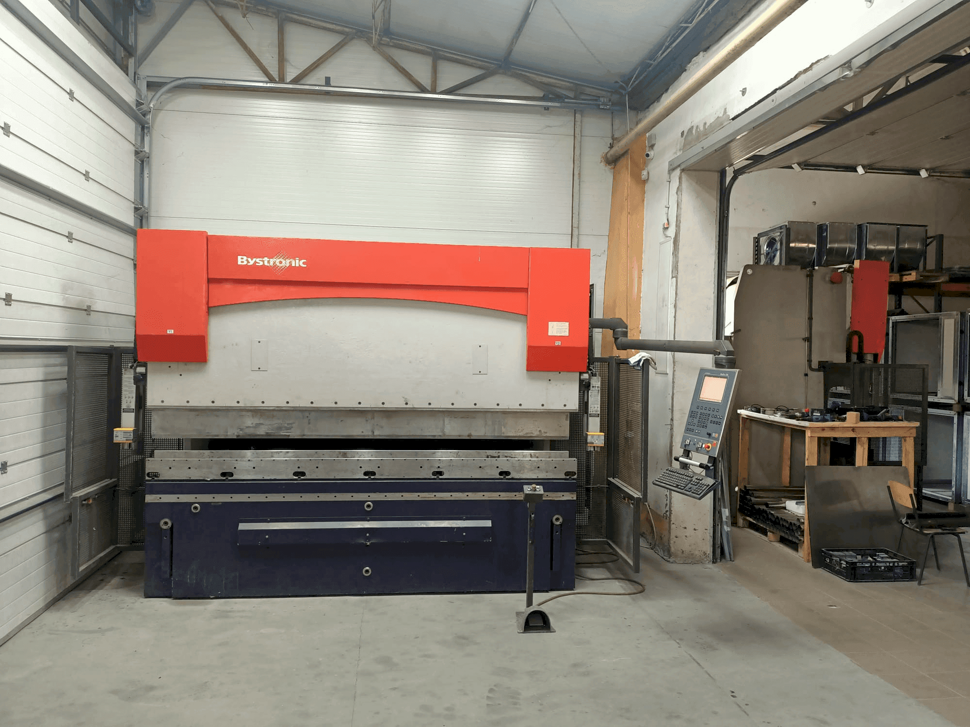 Front view of Bystronic PR100x3100 machine