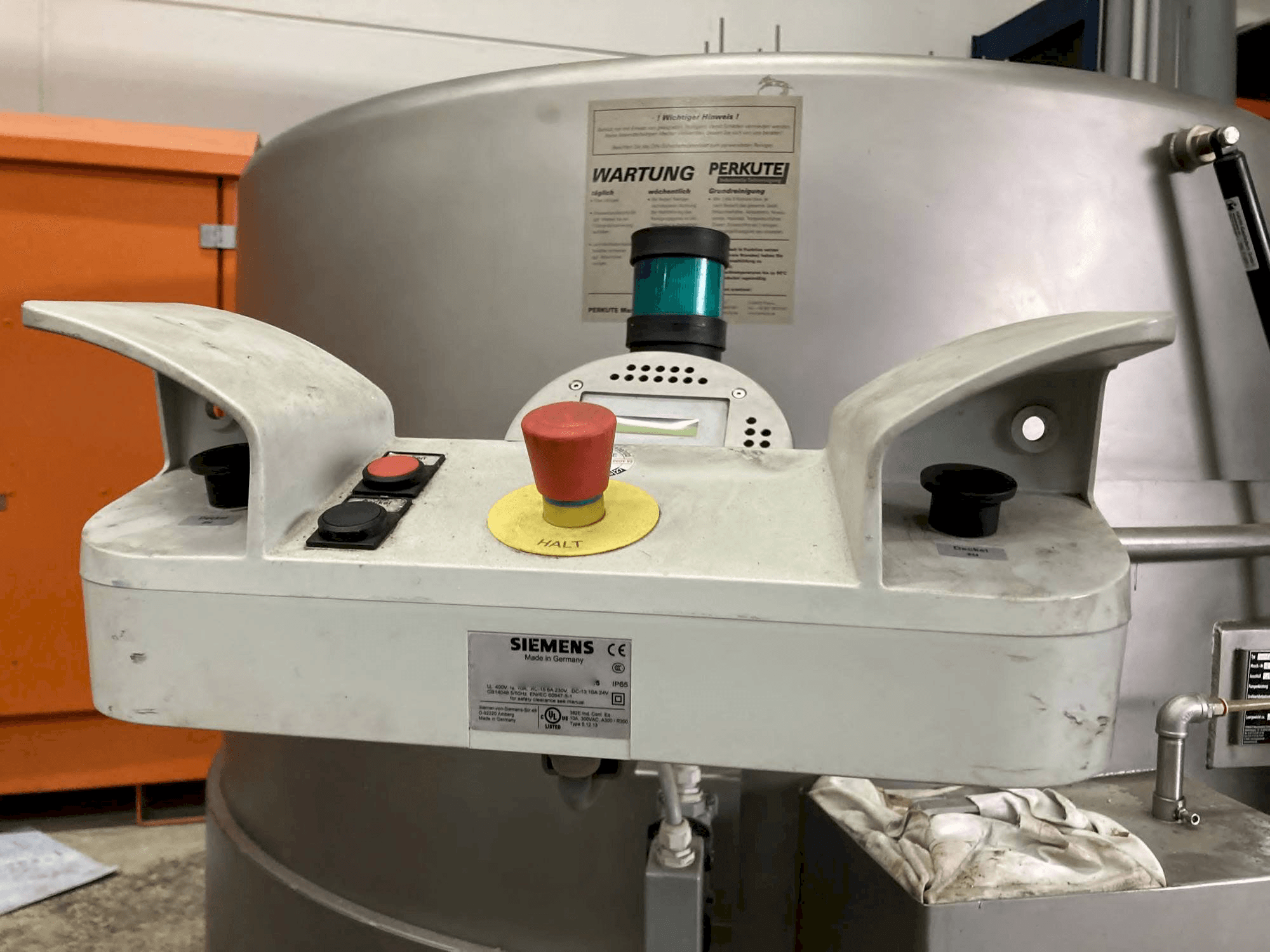 Left view of PERKUTE SP 160 machine