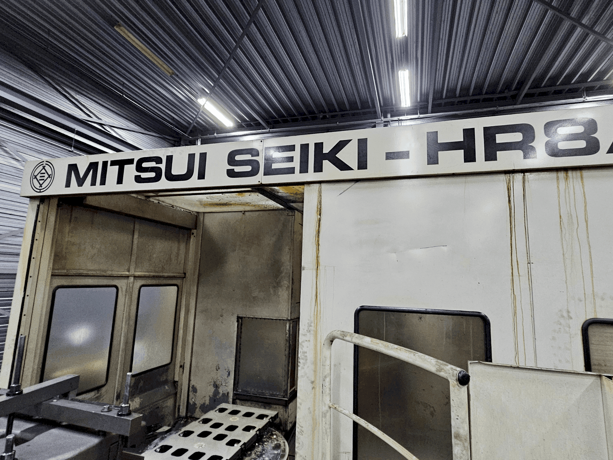 Front view of Mitsui Seiki HR8A machine