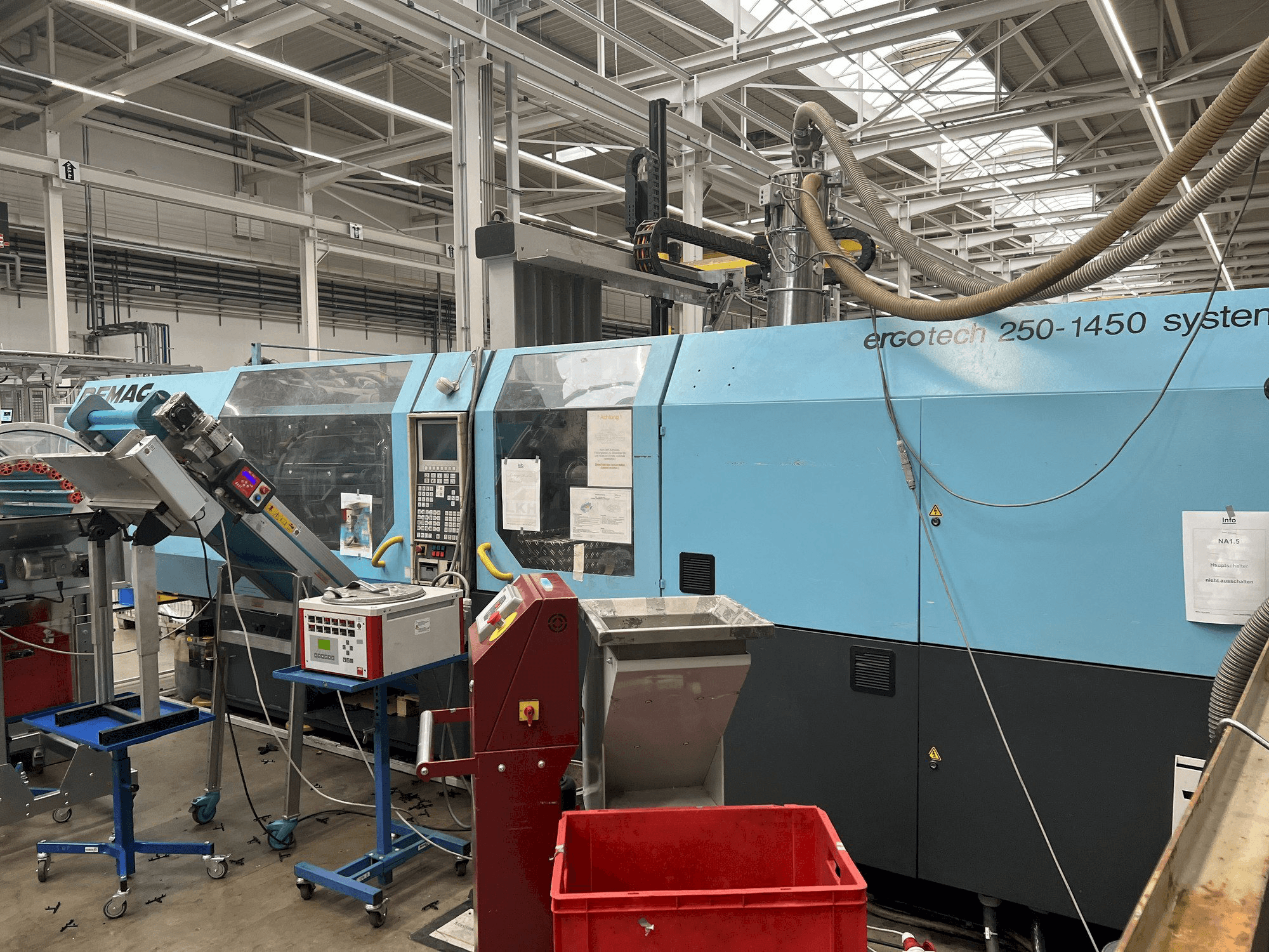 Right side view of DEMAG 250-1450 machine