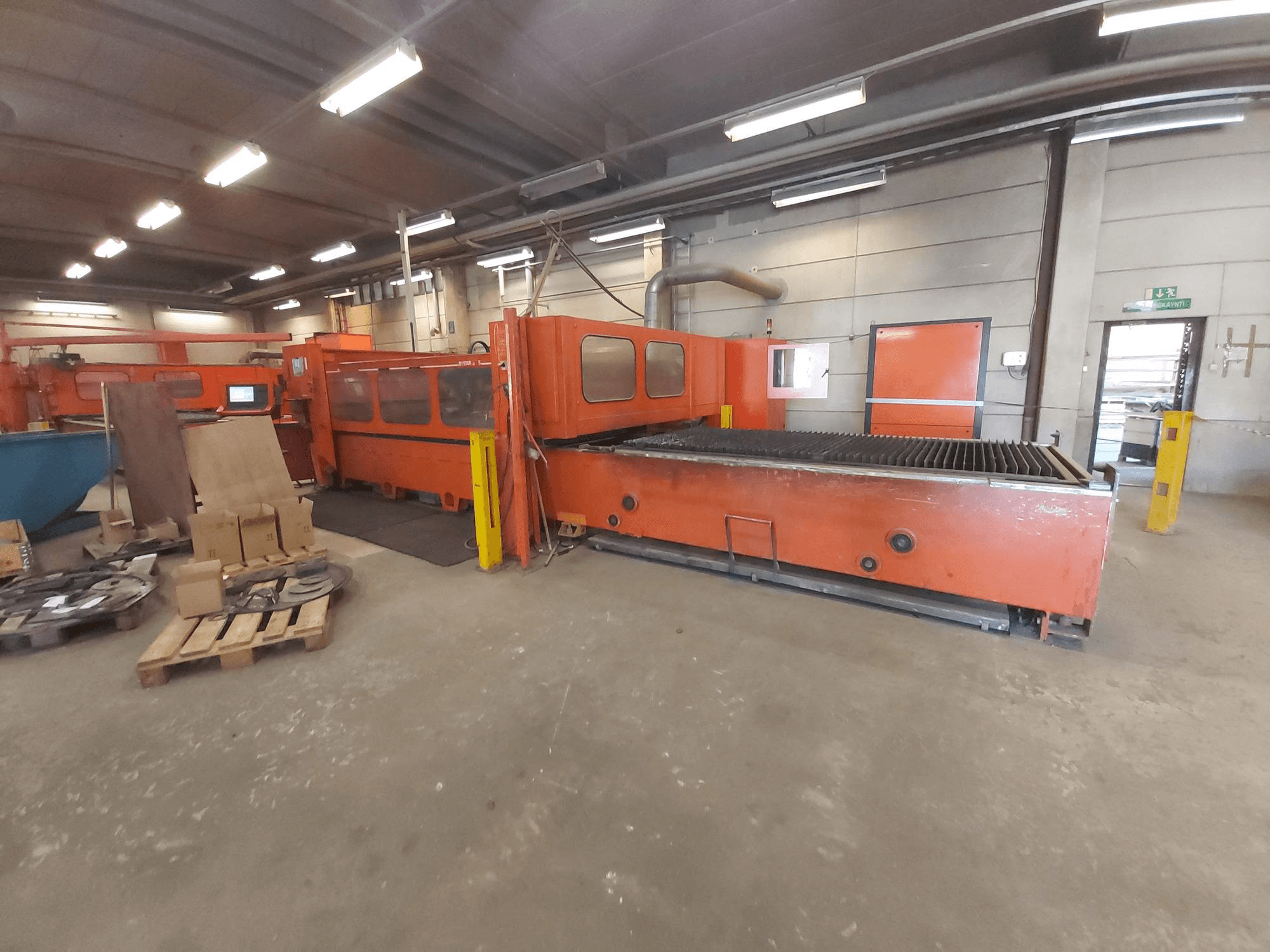 Front view of Bystronic BTL 3015 machine