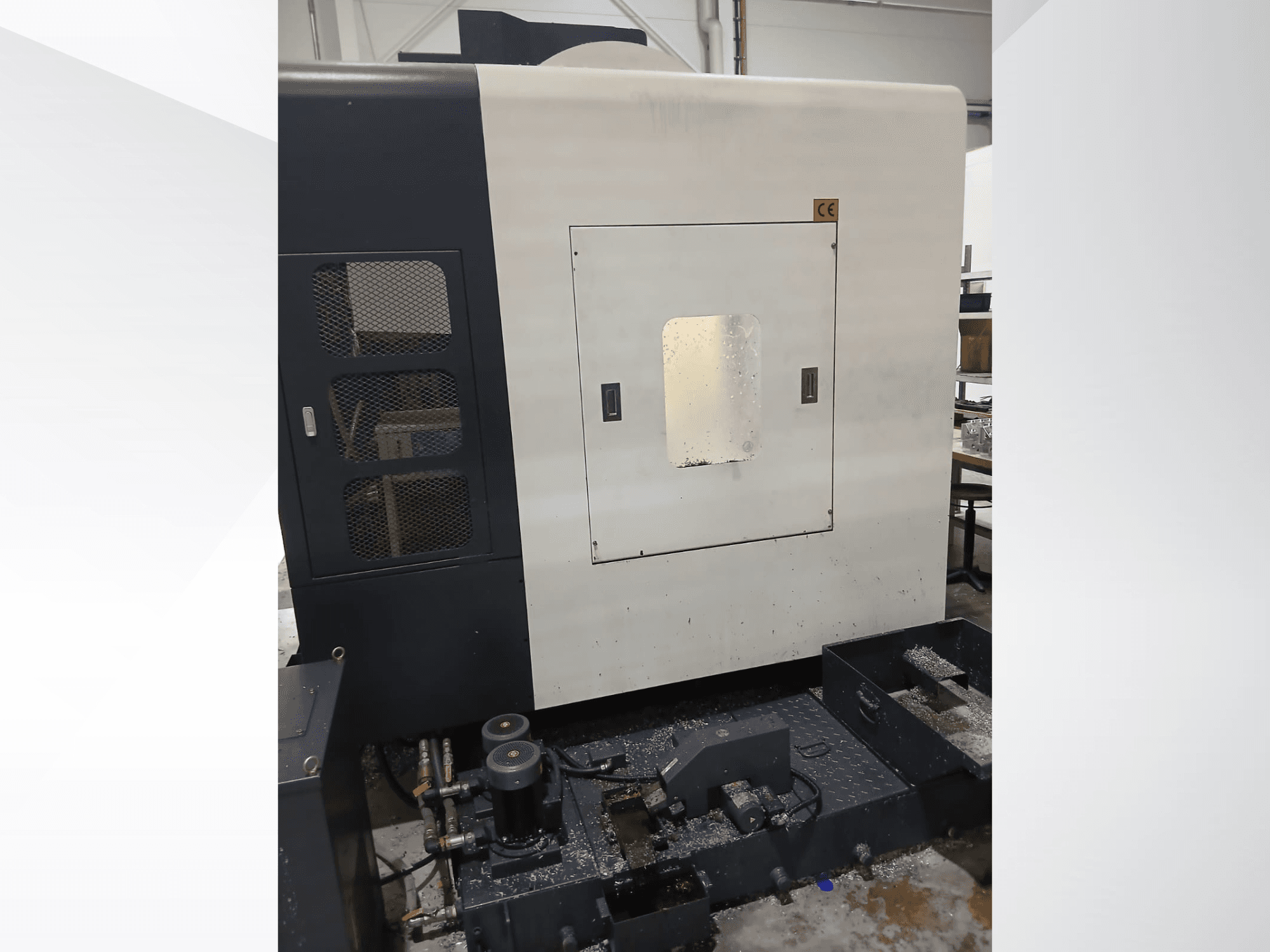 Vertical machining center POSmill C 800 Kompakt, front view showing control panel, coolant system, and metal shavings.