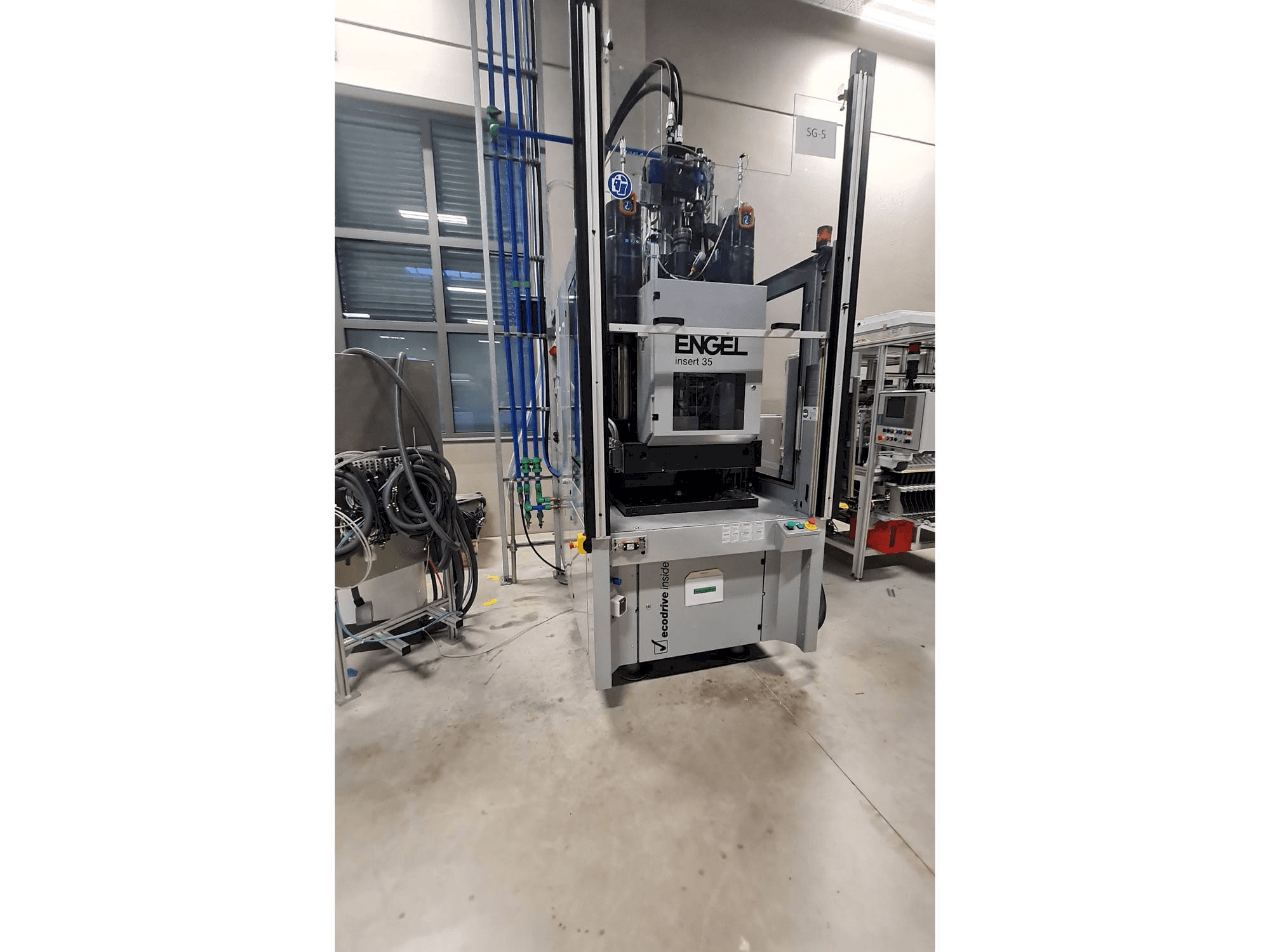 Front view of Engel insert 60V-35 single XS ecodrive machine