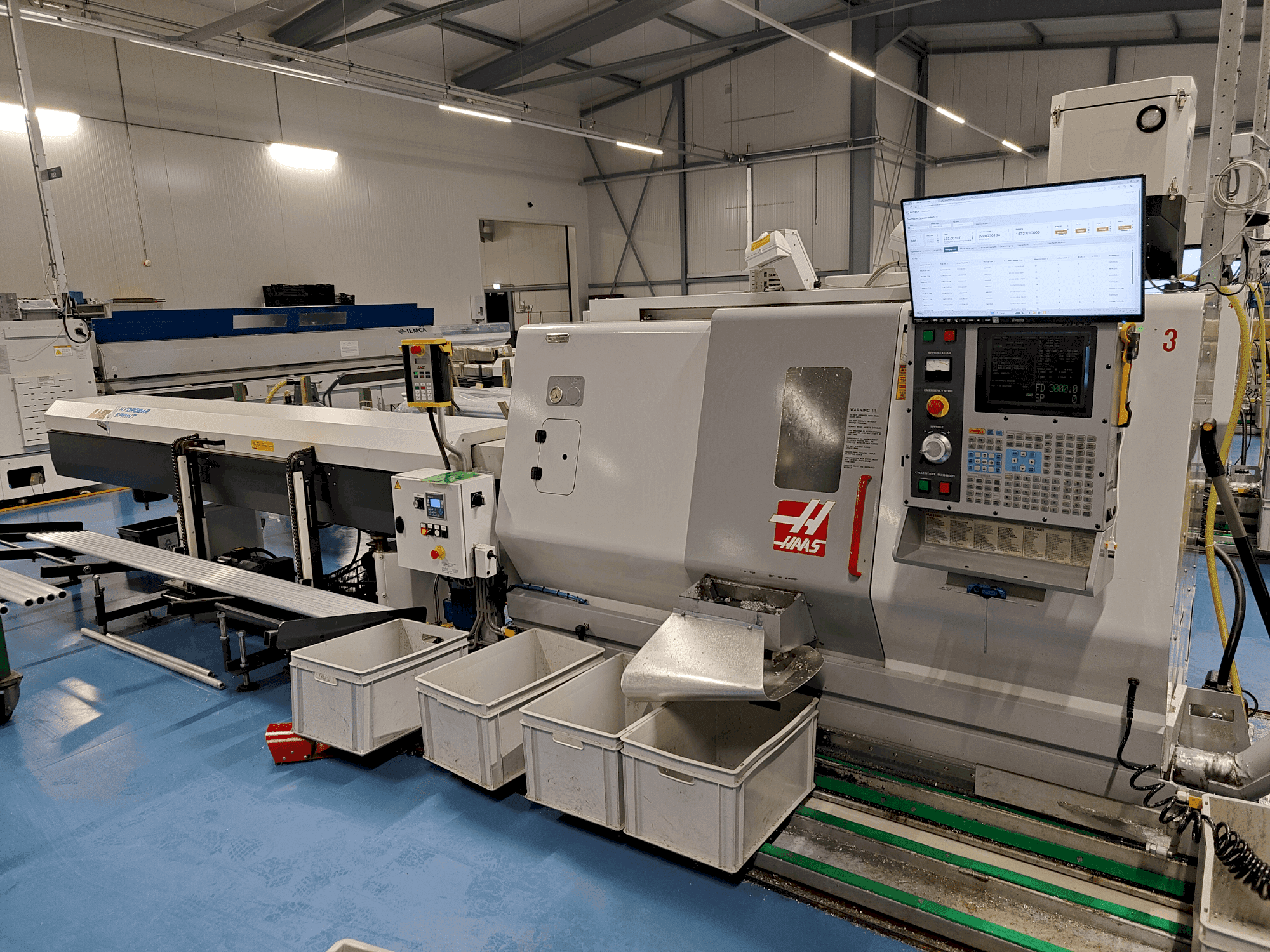 Front view of HAAS SL-20HE (2002) machine