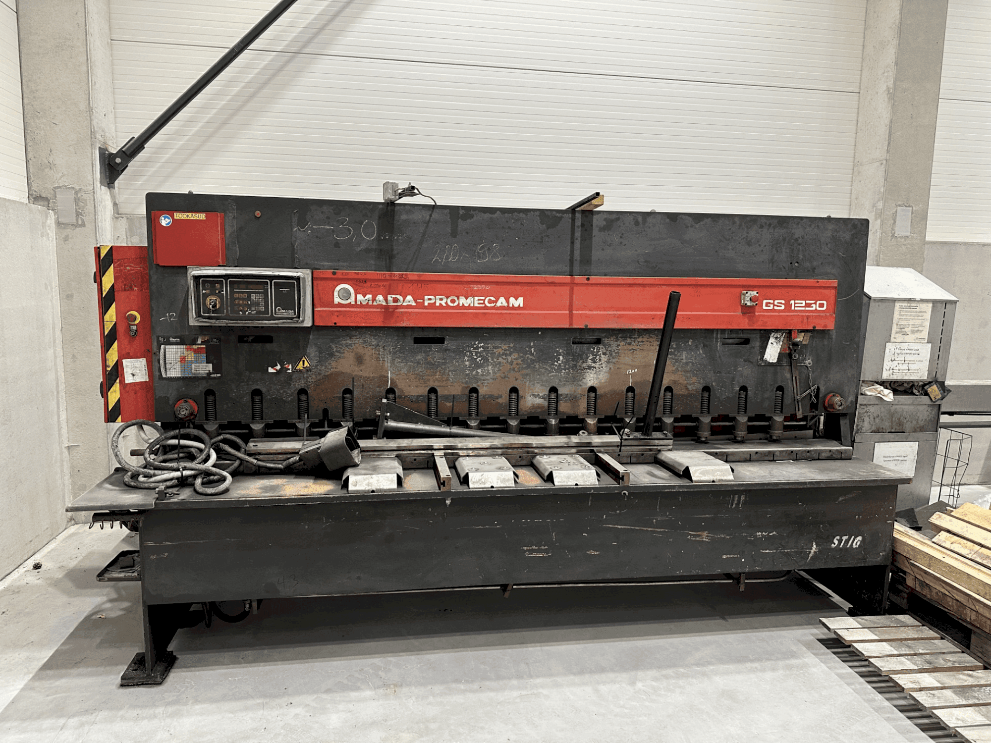 Front view of AMADA Promecam GS1230 machine