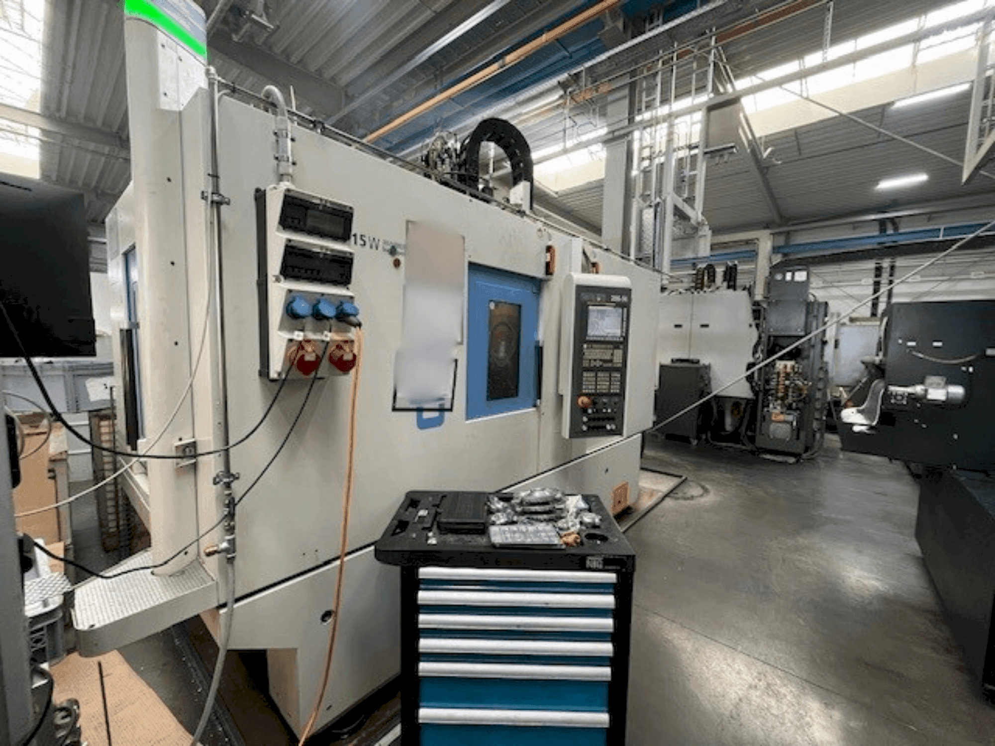 Front view of CHIRON FZ 15 W Magnum HS machine