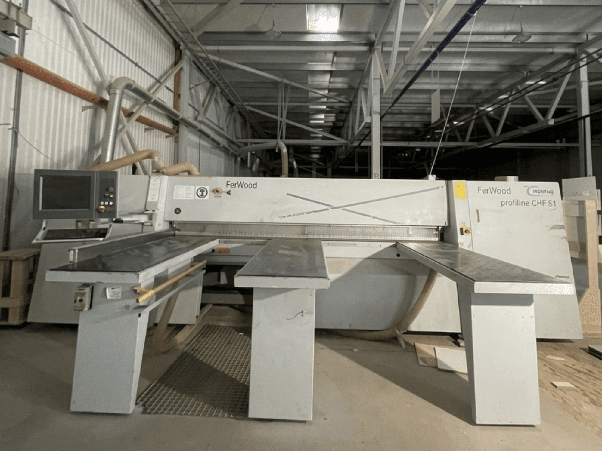 HOMAG CHF 51/32/32 wood machine, front view with control panel and support tables, located in a workshop setting.