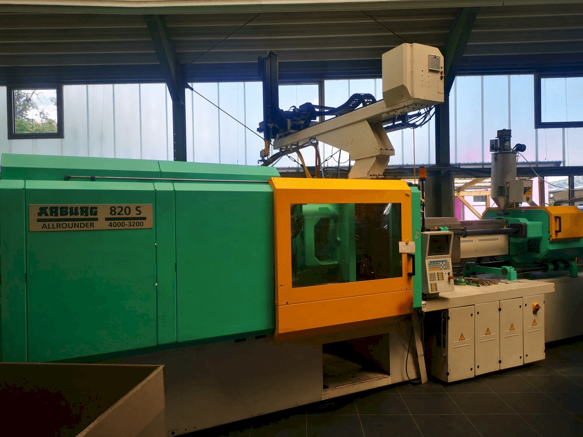 Front view of Arburg 820S 4000 / 3200 machine