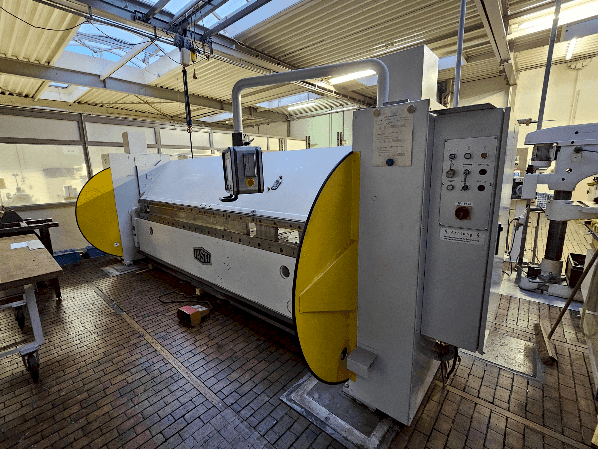 Front view of SCHRODER-FASTI 215-40-4 machine