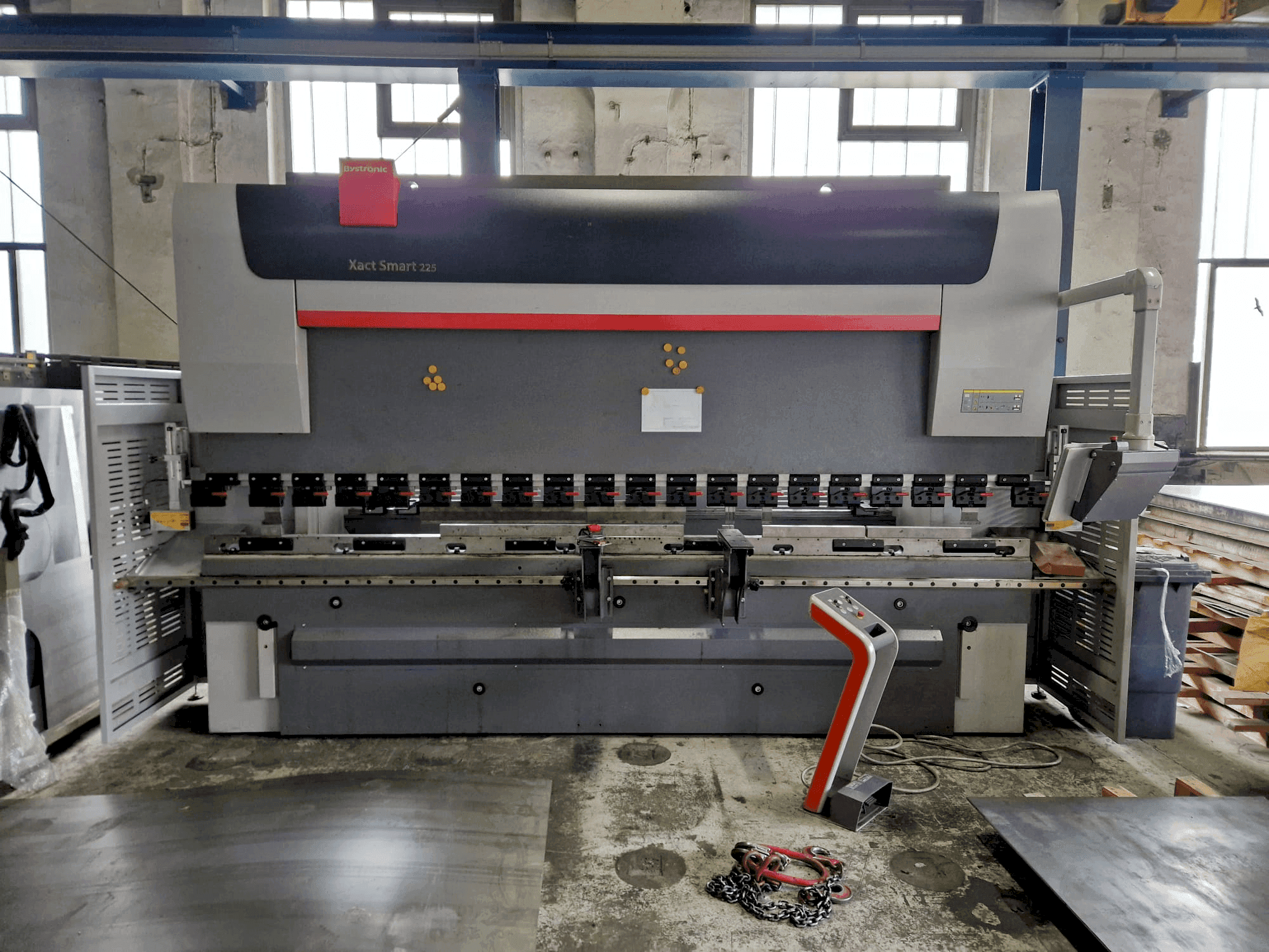 Front view of Bystronic Xact Smart 225/4100 machine