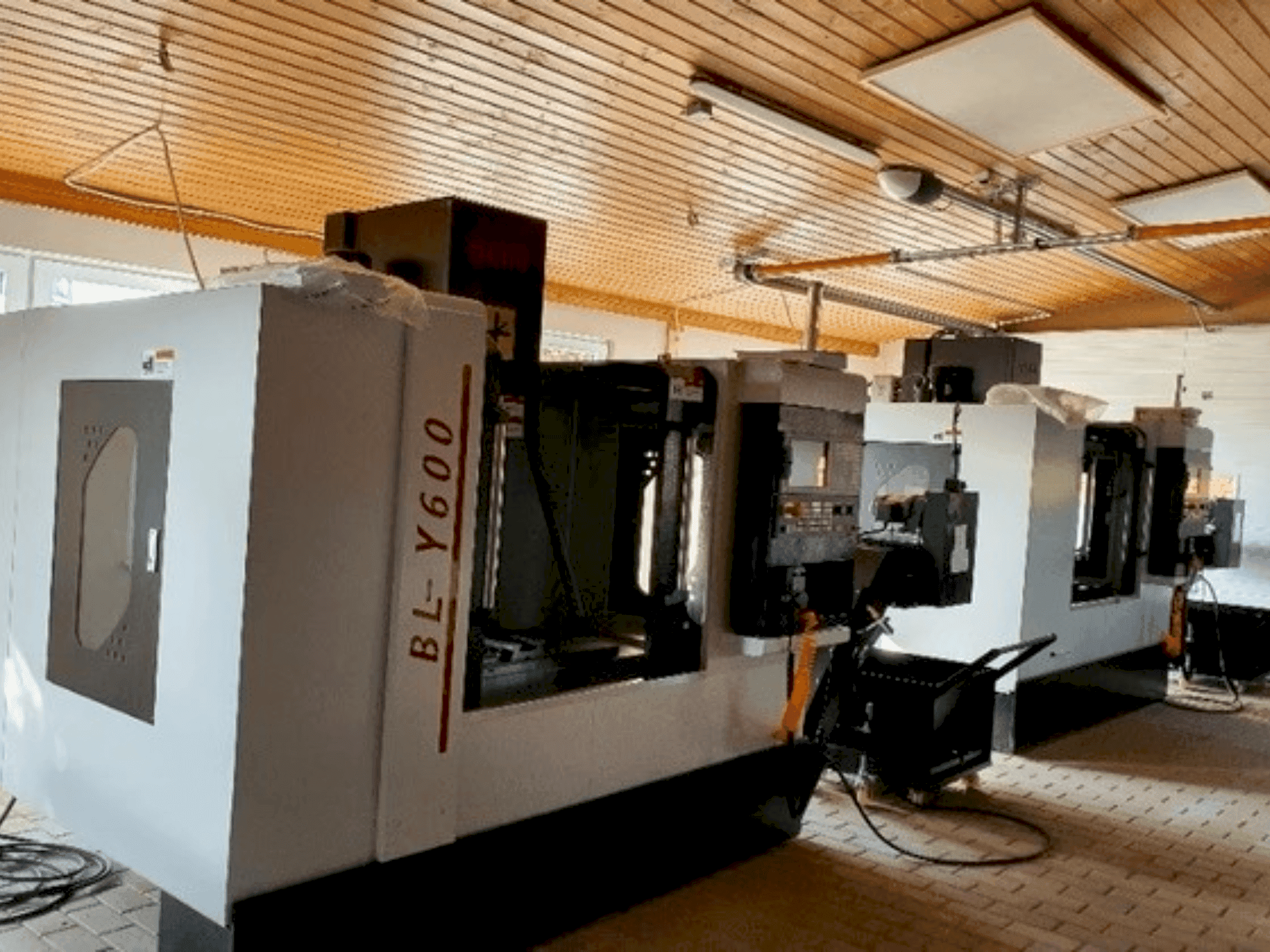 Front view of TAATH BL-Y 600 machine
