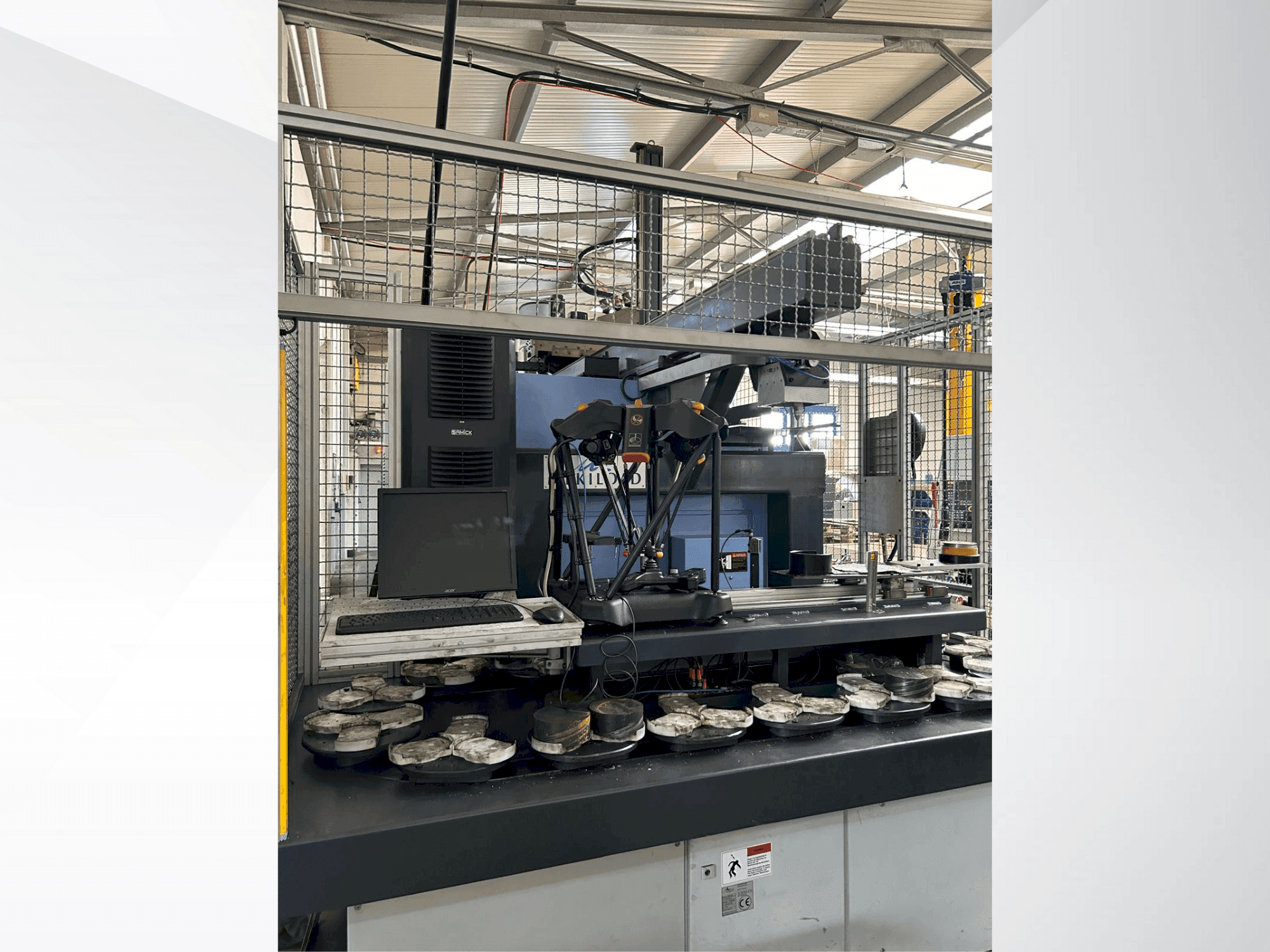 Side view of DOOSAN Puma 2600 SY II machine