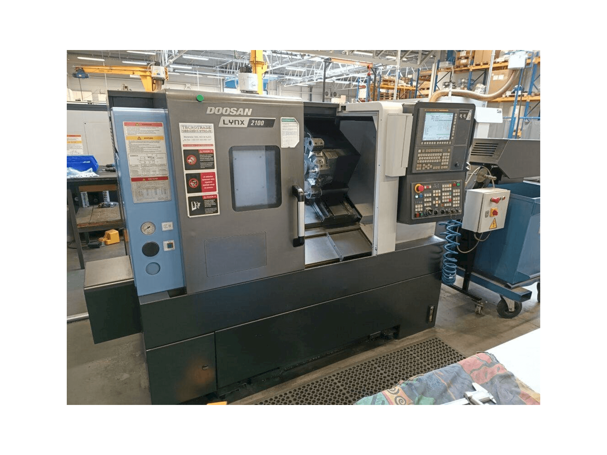 Front view of DOOSAN Lynx 2100A machine