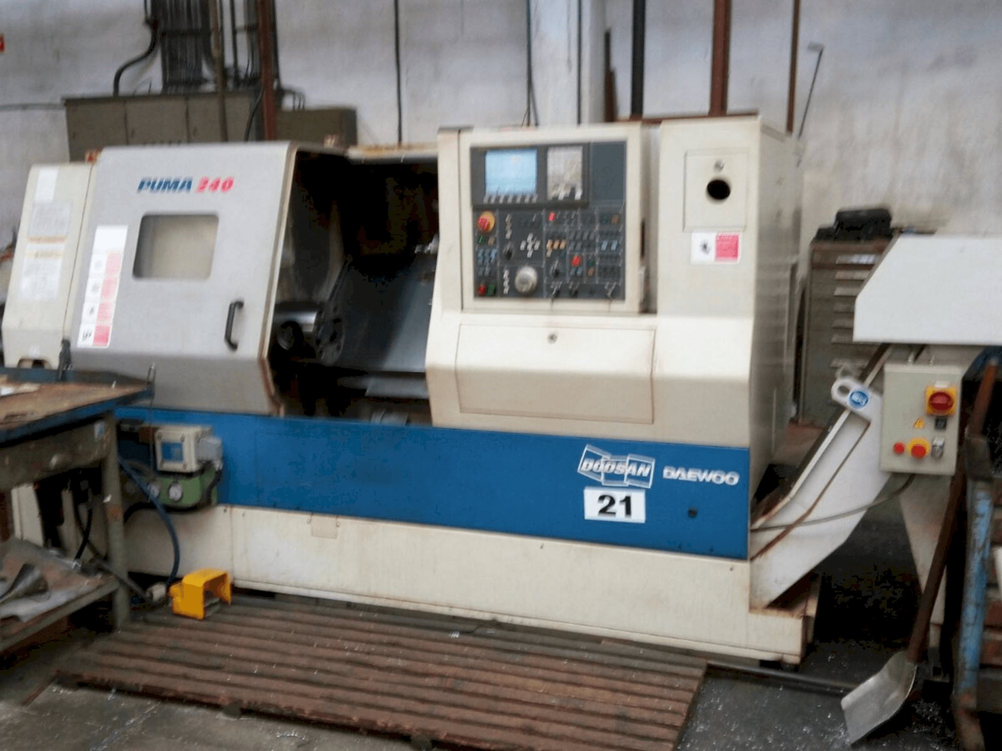 Front view of Doosan Puma 240B machine