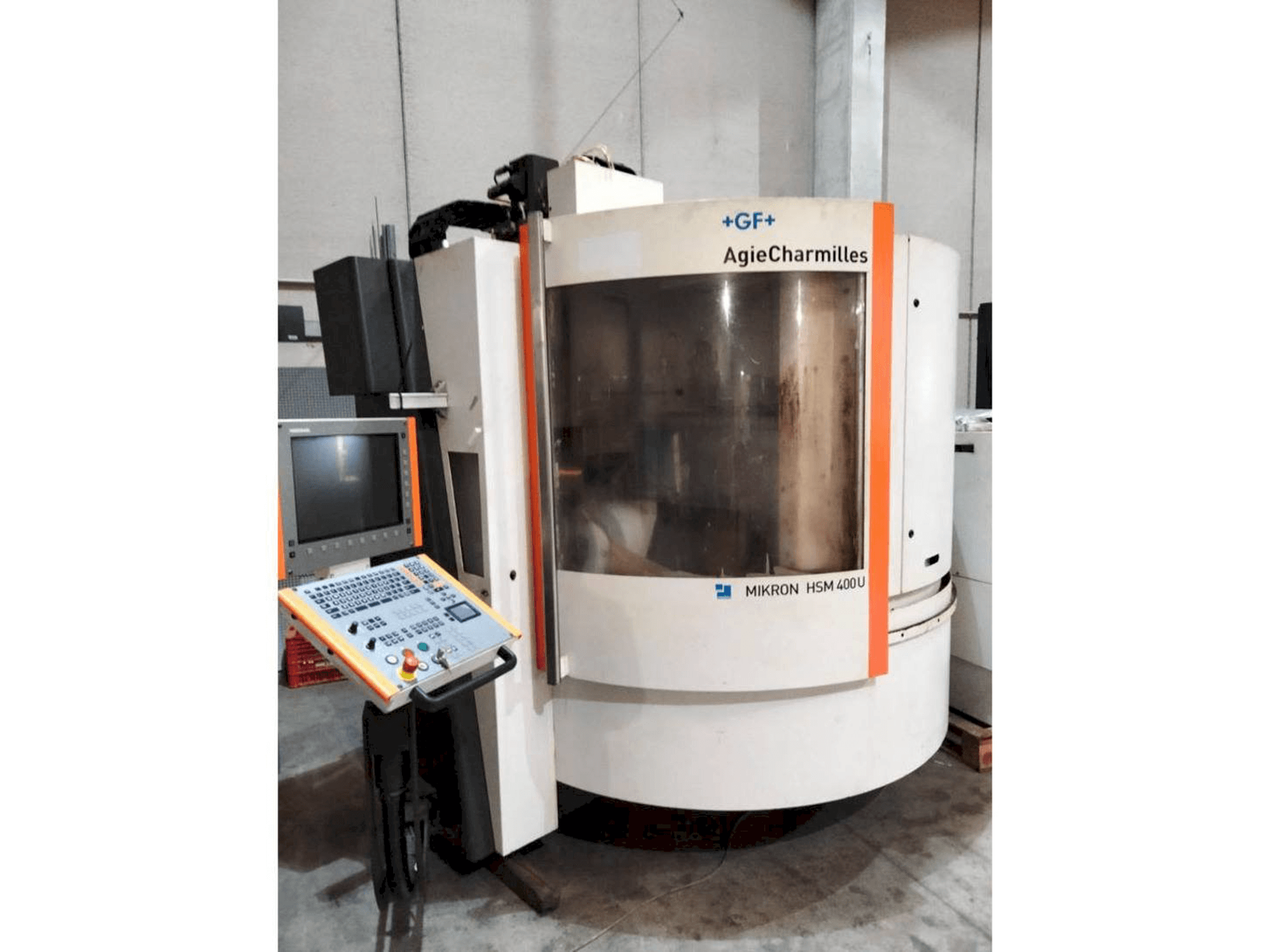 Front view of MIKRON HSM 400 U machine