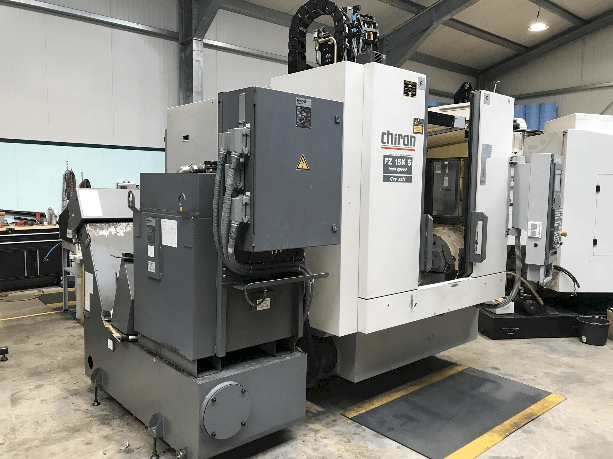 Front view of CHIRON FZ15 KS machine