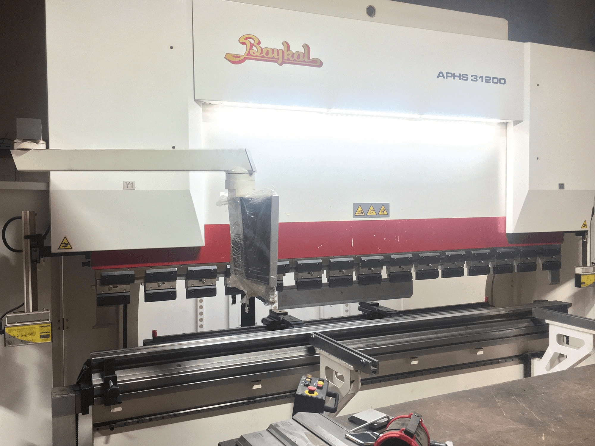 Front view of Baykal APHS 31200 machine