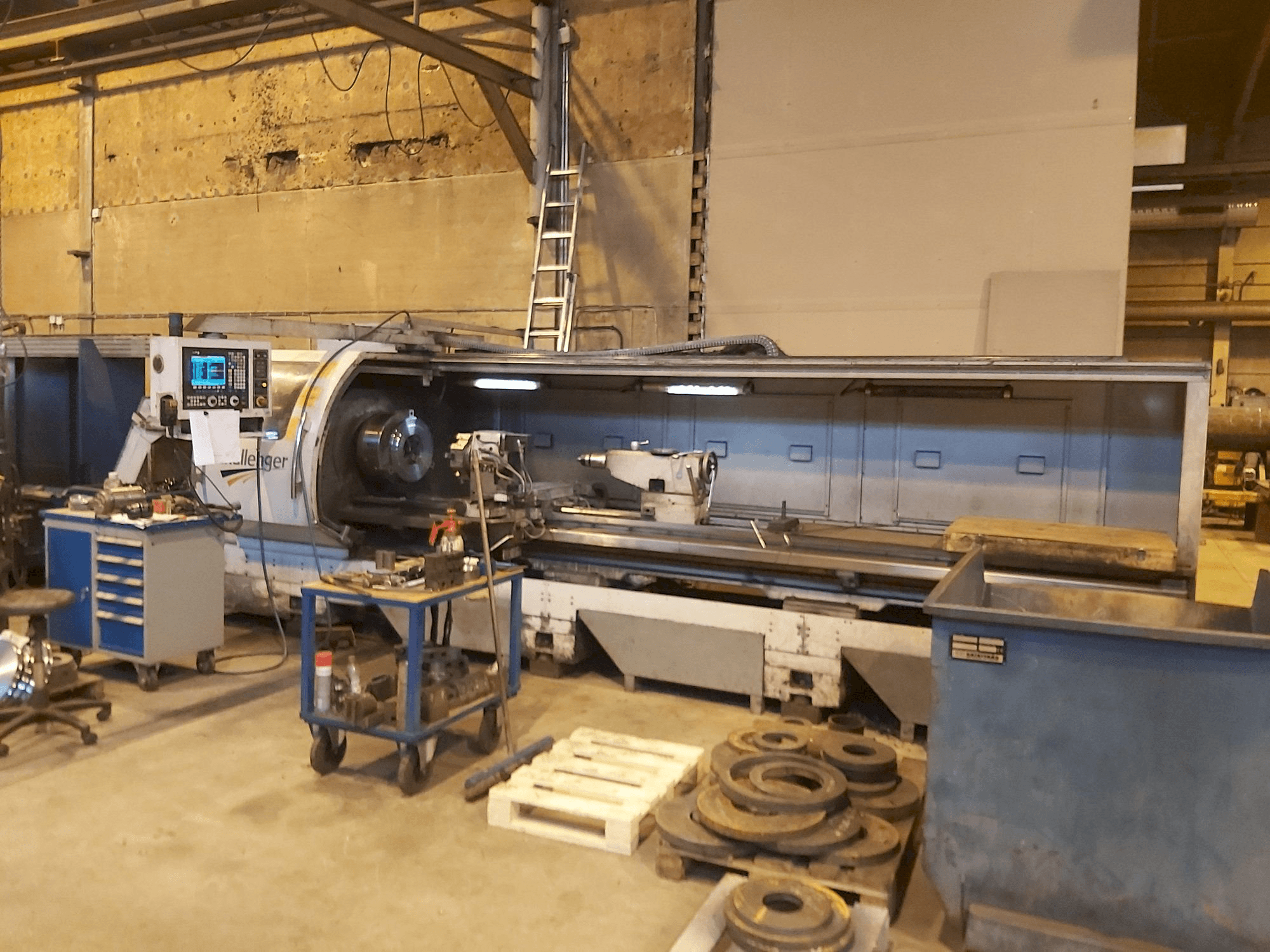 Front view of MICROCUT Challenger BNC 26160 XXL machine