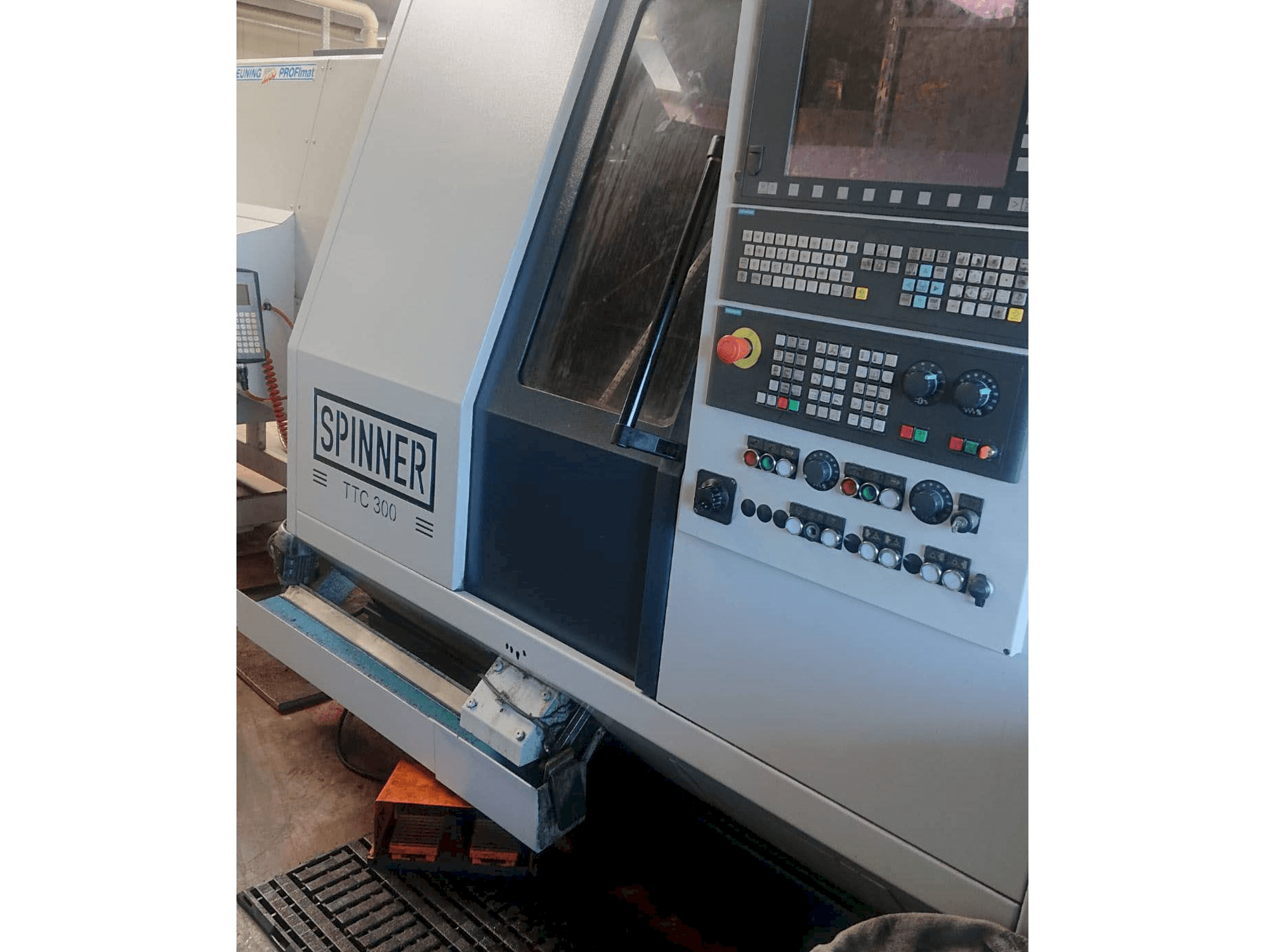 Front view of SPINNER TTC300-52 SMMCY machine