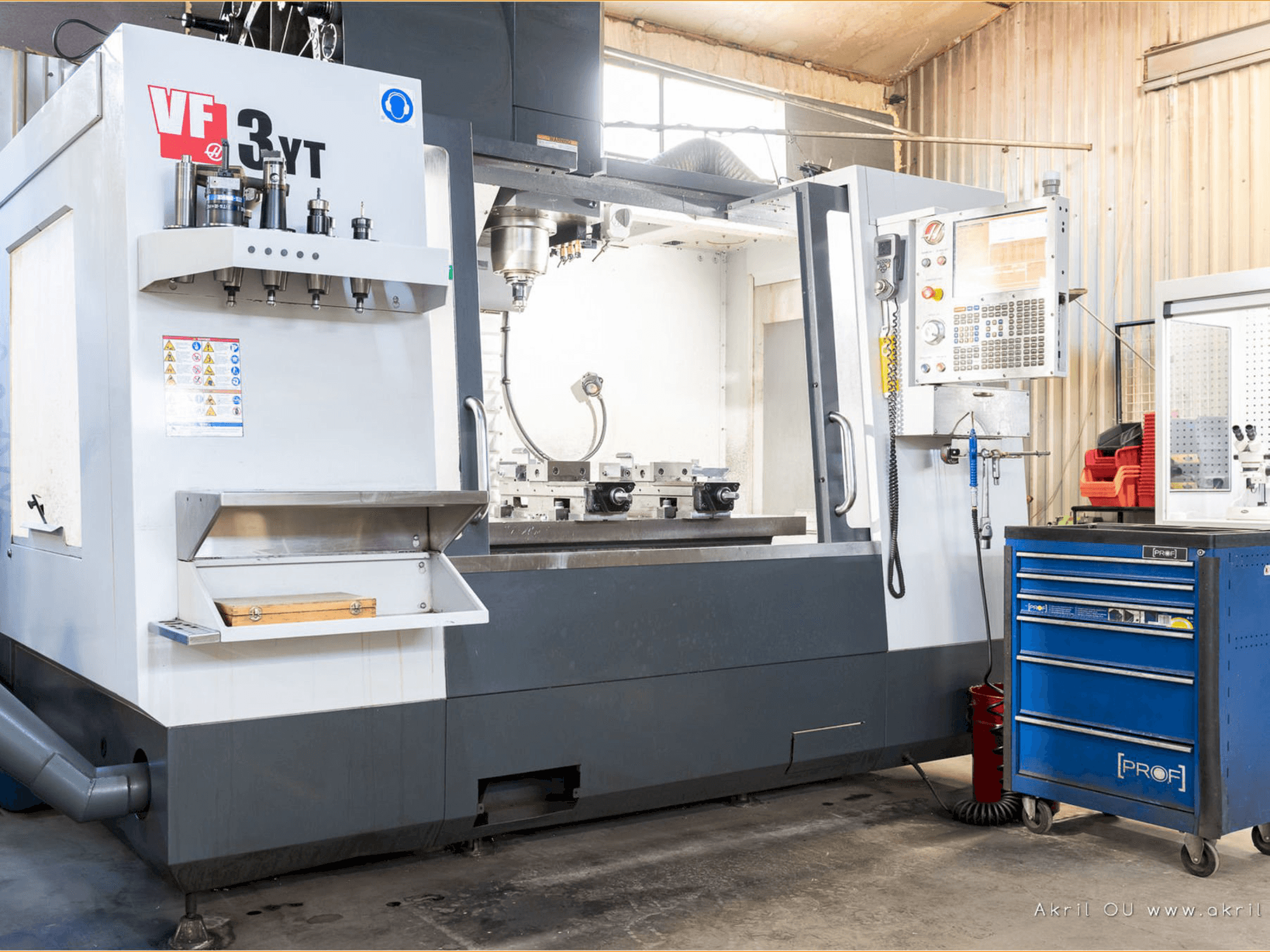Front view of HAAS VF3-YT/50 machine