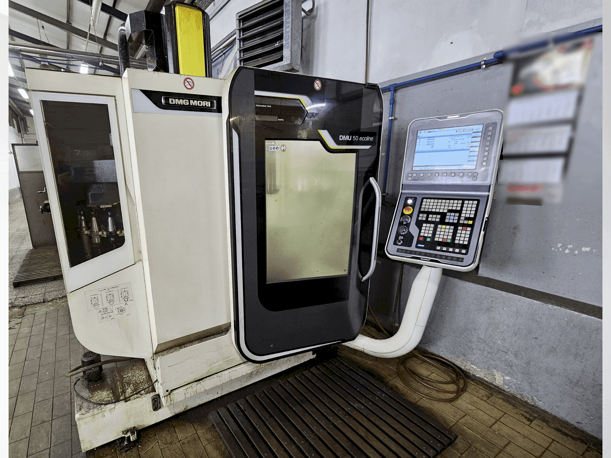 Front view of DMG MORI DMU 50 ecoline machine