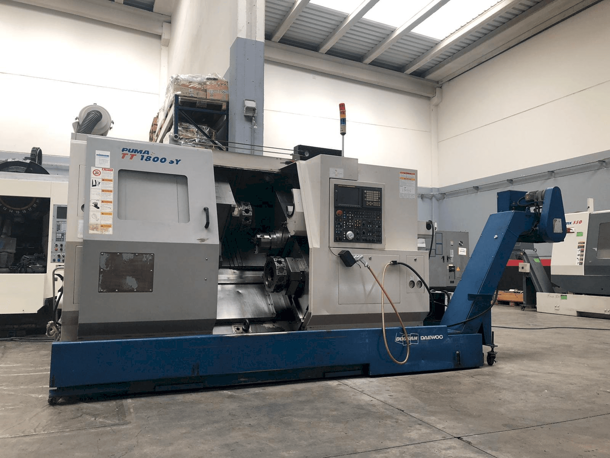 Front view of Doosan Puma TT1800SY machine
