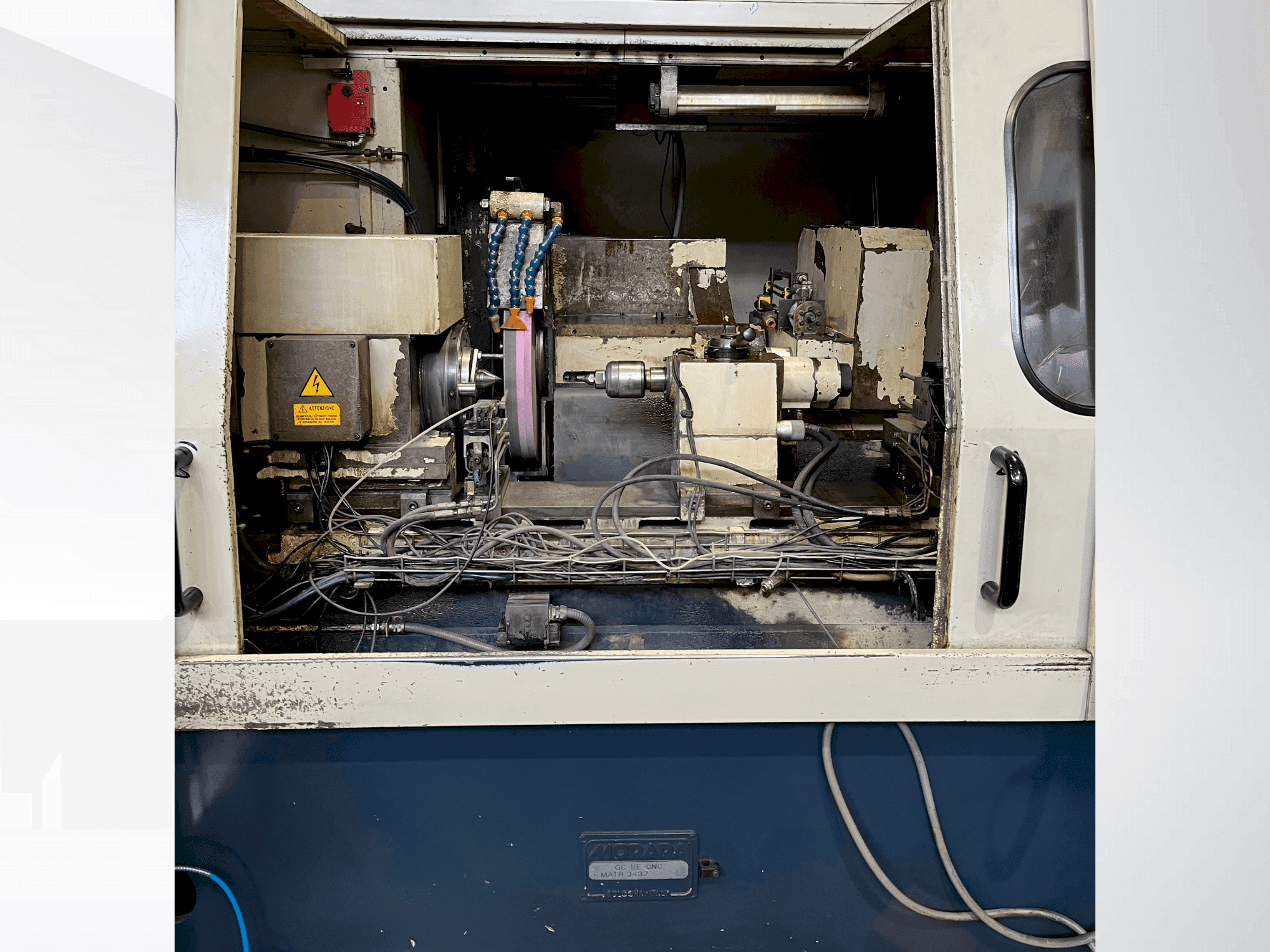 Front view of MORARA GC I/E CNC machine
