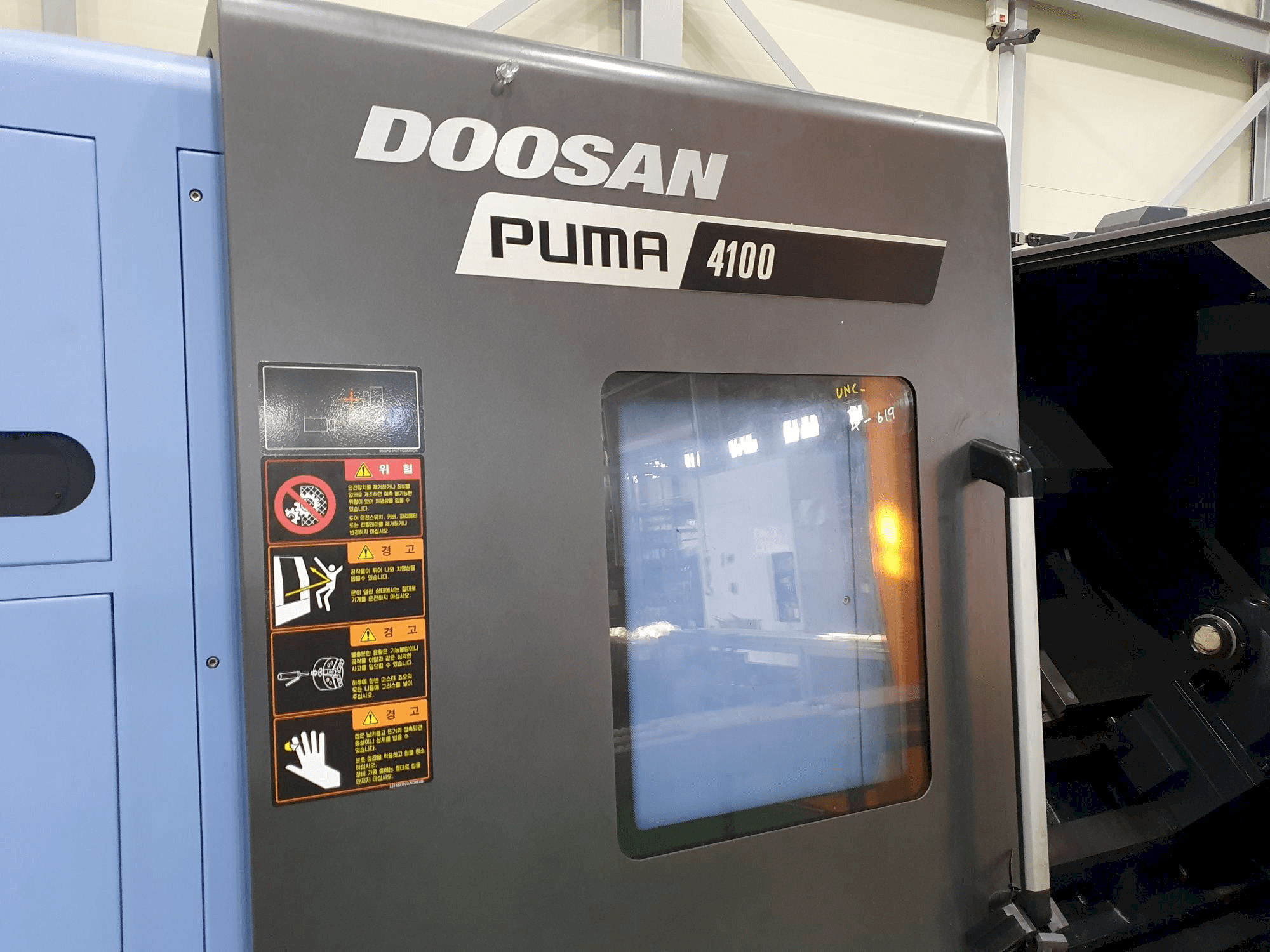 Front view of Doosan PUMA 4100B machine