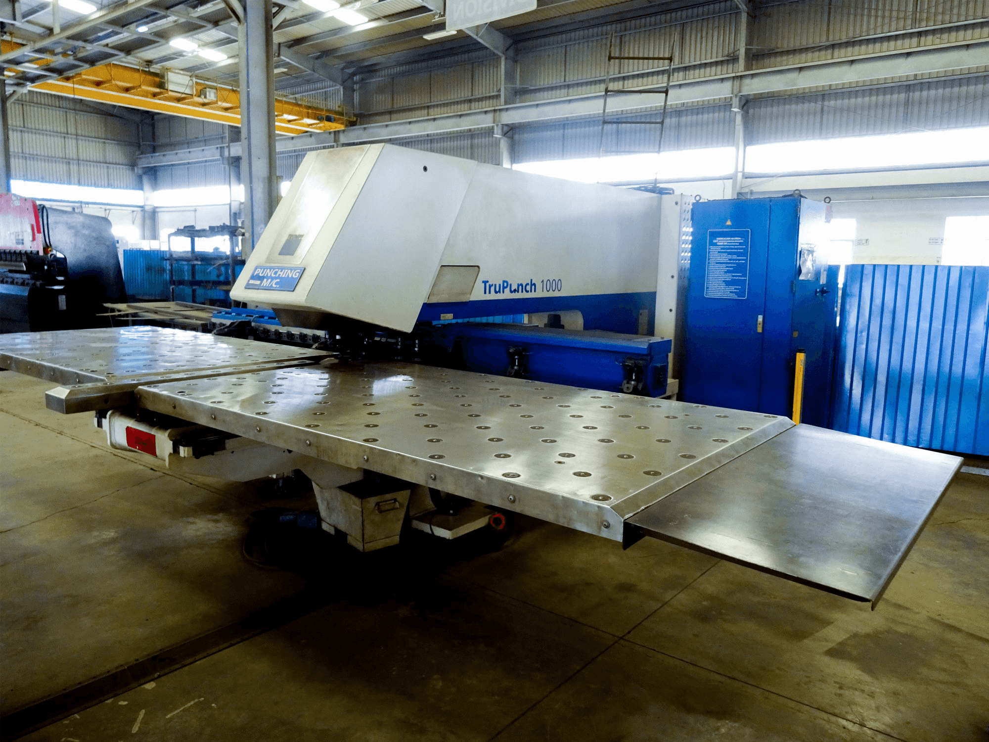 Right view of Trumpf TruPunch 1000 machine