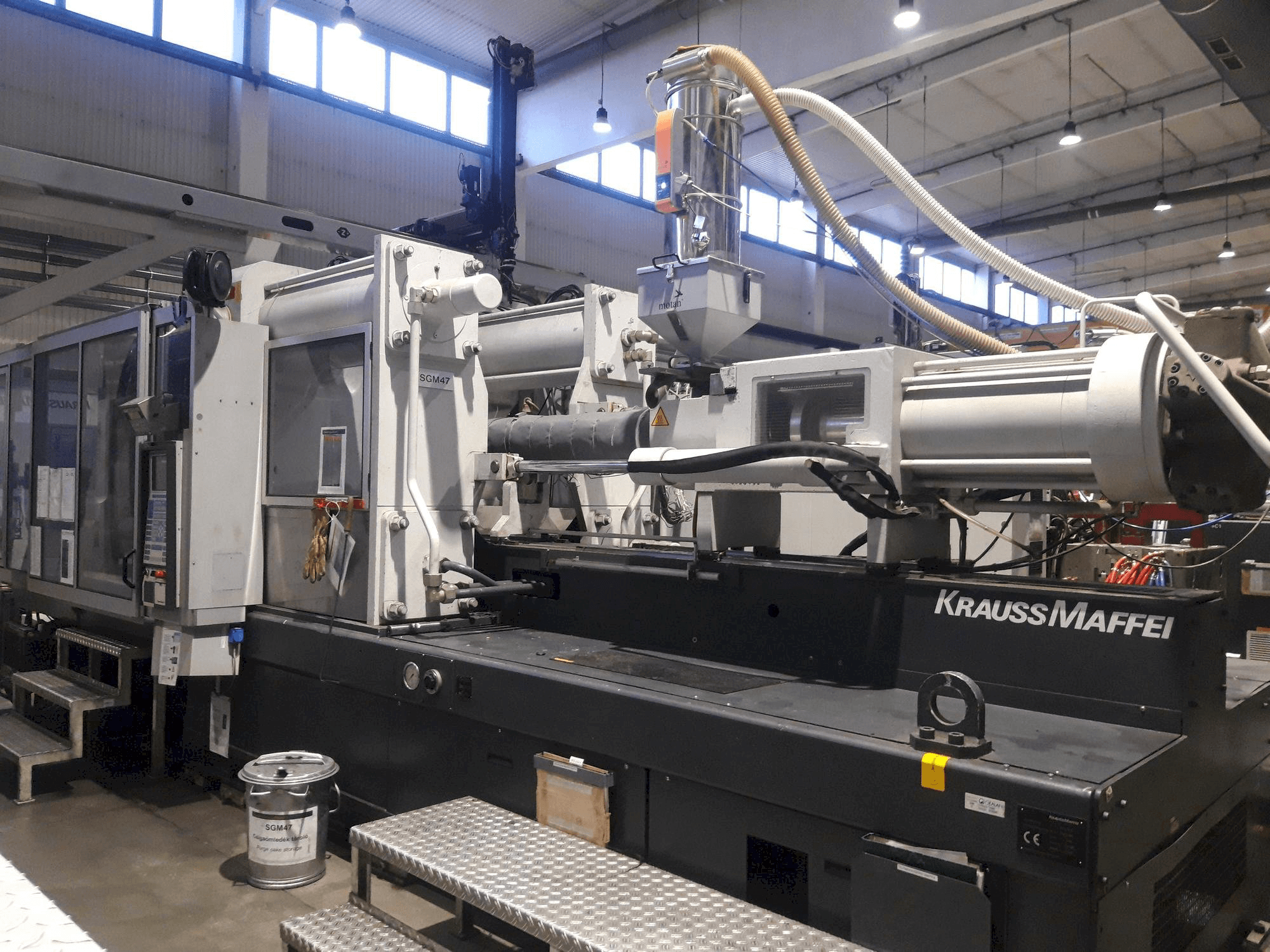 Front view of Krauss Maffei KM 650-2700 C2 machine