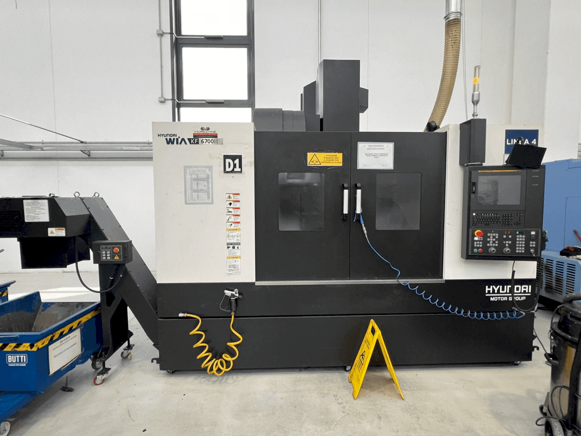 Front view of Hyundai Wia KF 6700 II machine