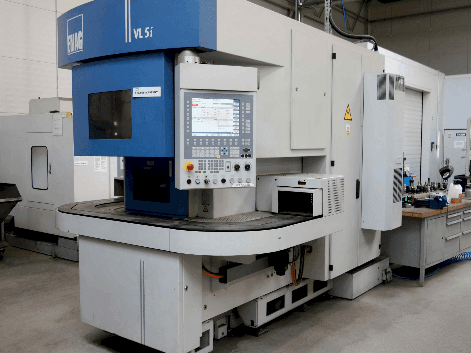 Right side view of EMAG VSC 250 machine