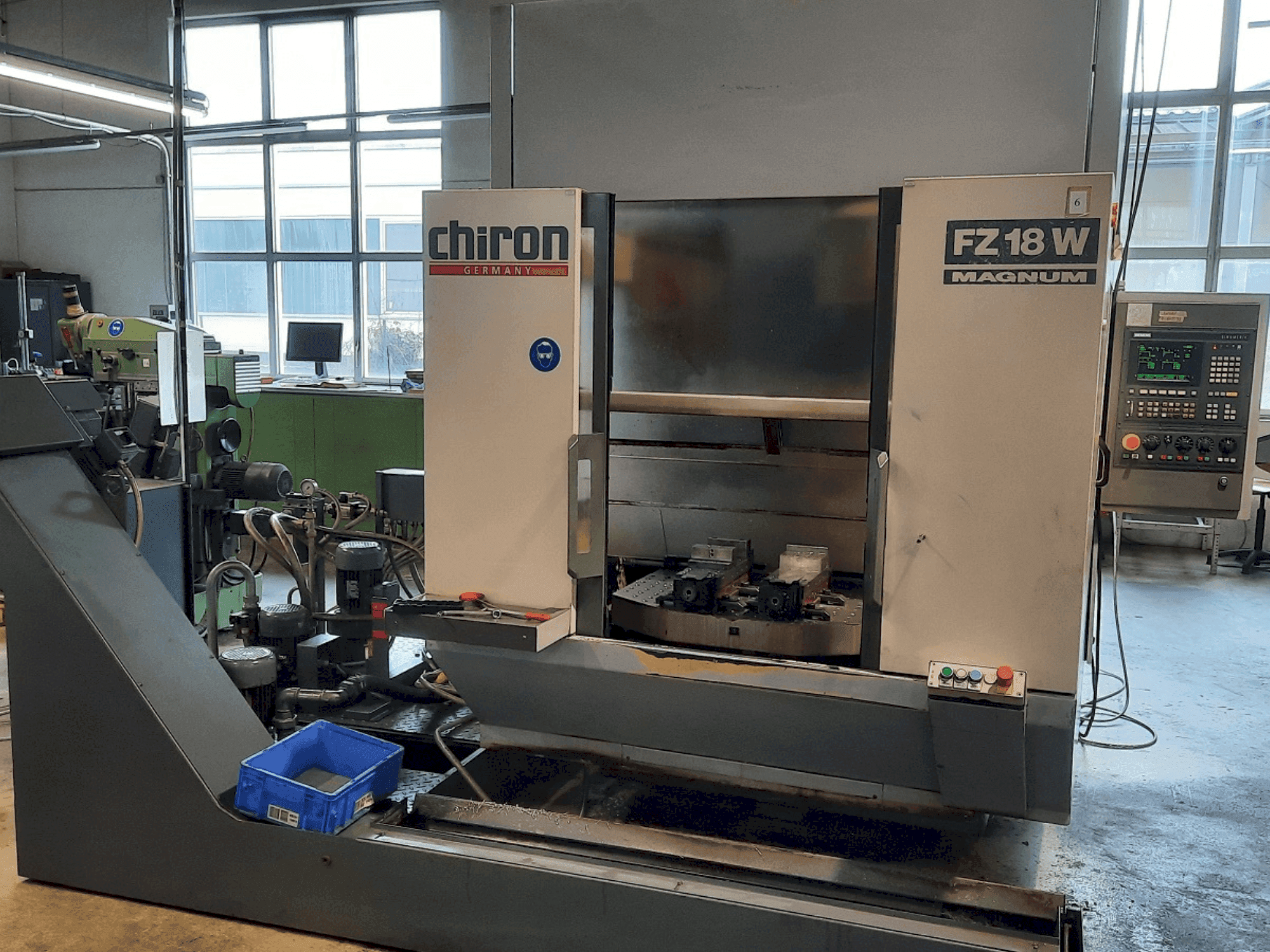Front view of CHIRON FZ 18 W machine