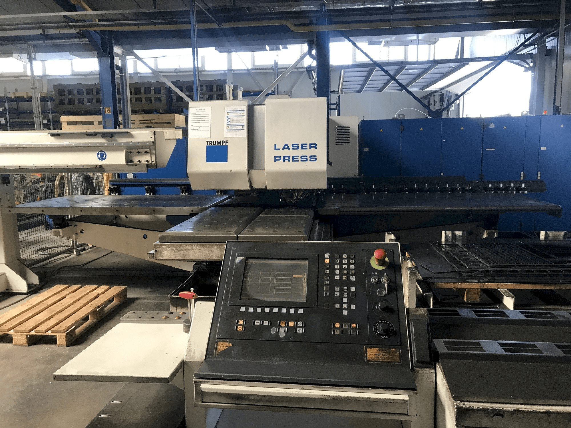 Front view of Trumpf Trumatic 600L machine