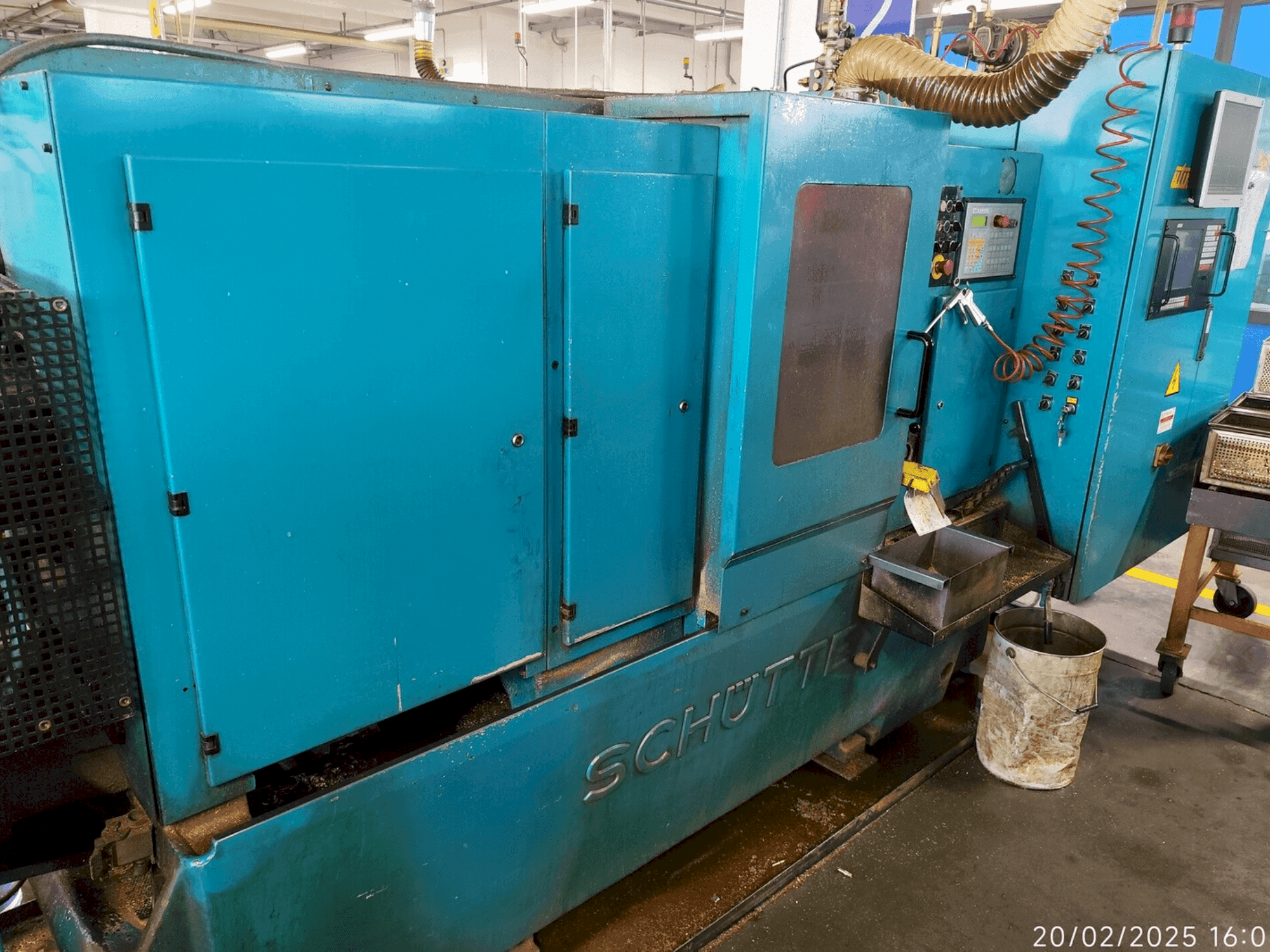 Front view of Schütte SE16 machine