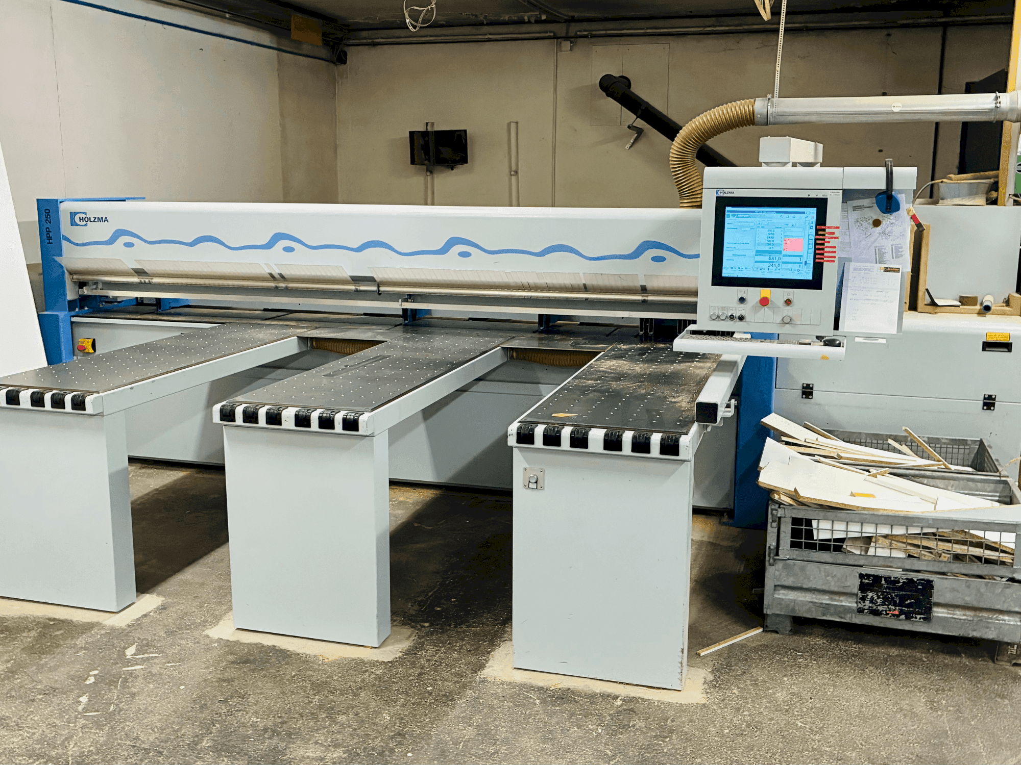 Front view of HOLZMA HPP 250/38/38 machine