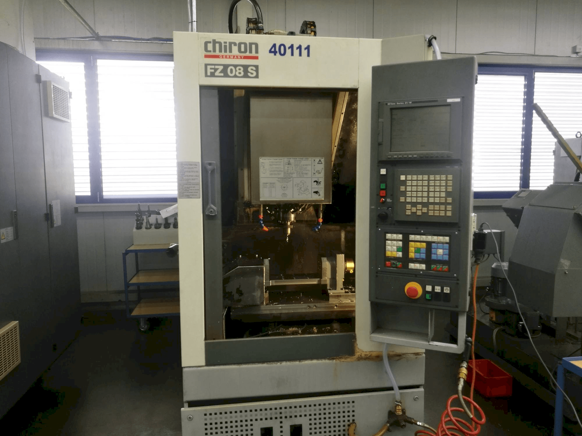 Front view of CHIRON FZ08S machine