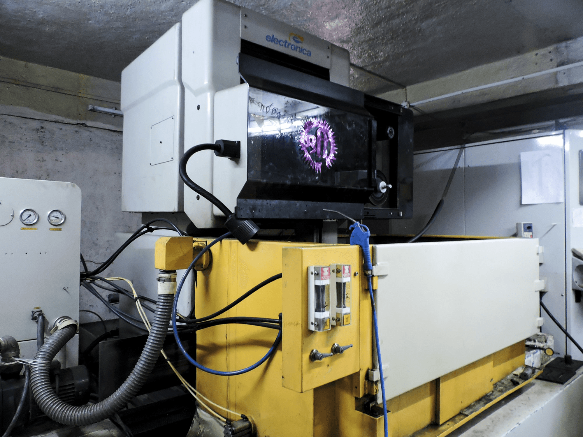 Left view of Electronica Ultracut S2 Machine