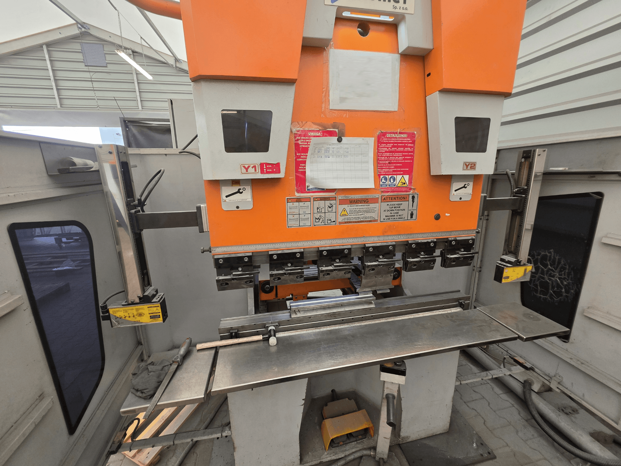 ERMAKSAN Speed-Bend Pro 1270x60 press brake, front view, showcasing hydraulic controls, working table, and safety features.