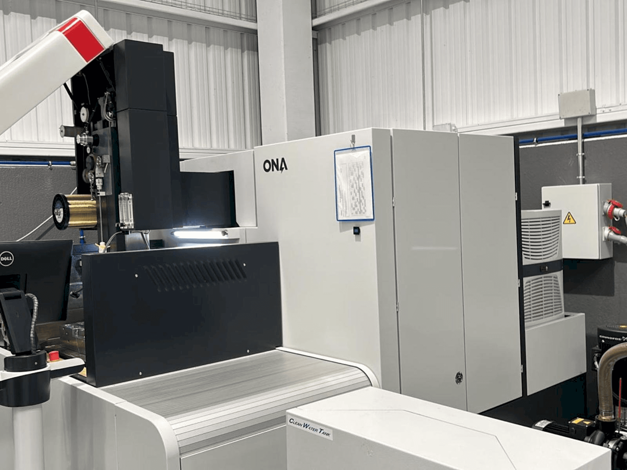 Front view of ONA AV35 machine