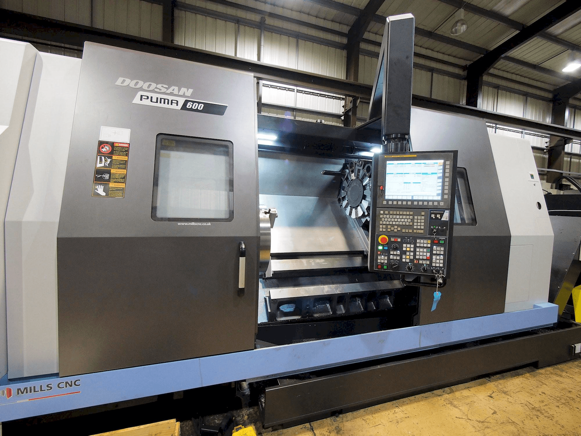 Front view of Doosan Puma 600 machine