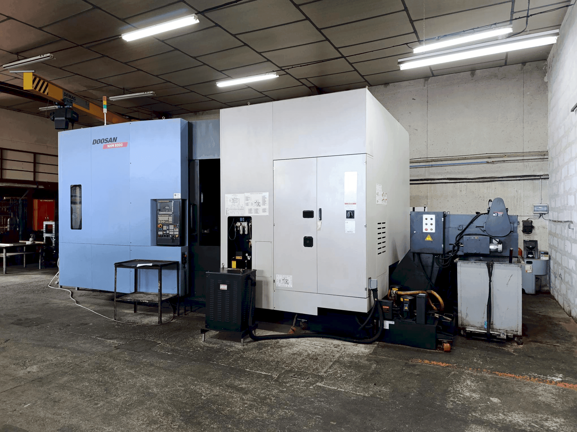 Front view of DOOSAN HM 8000 machine