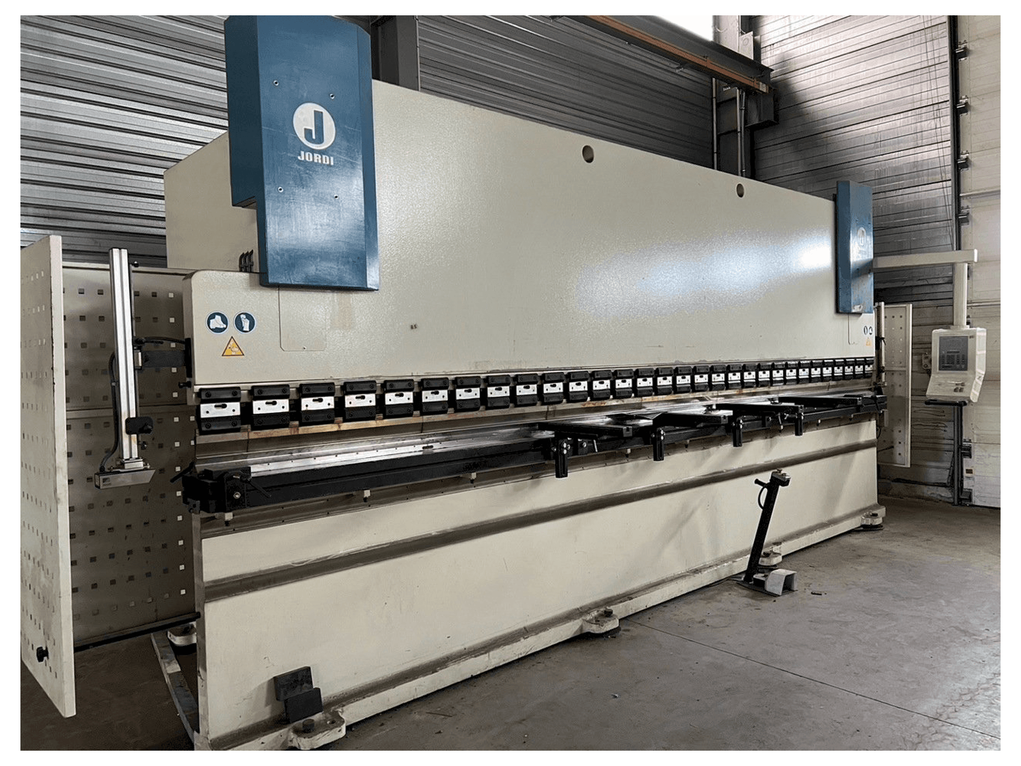 Front view of JORDI PH 6225 machine