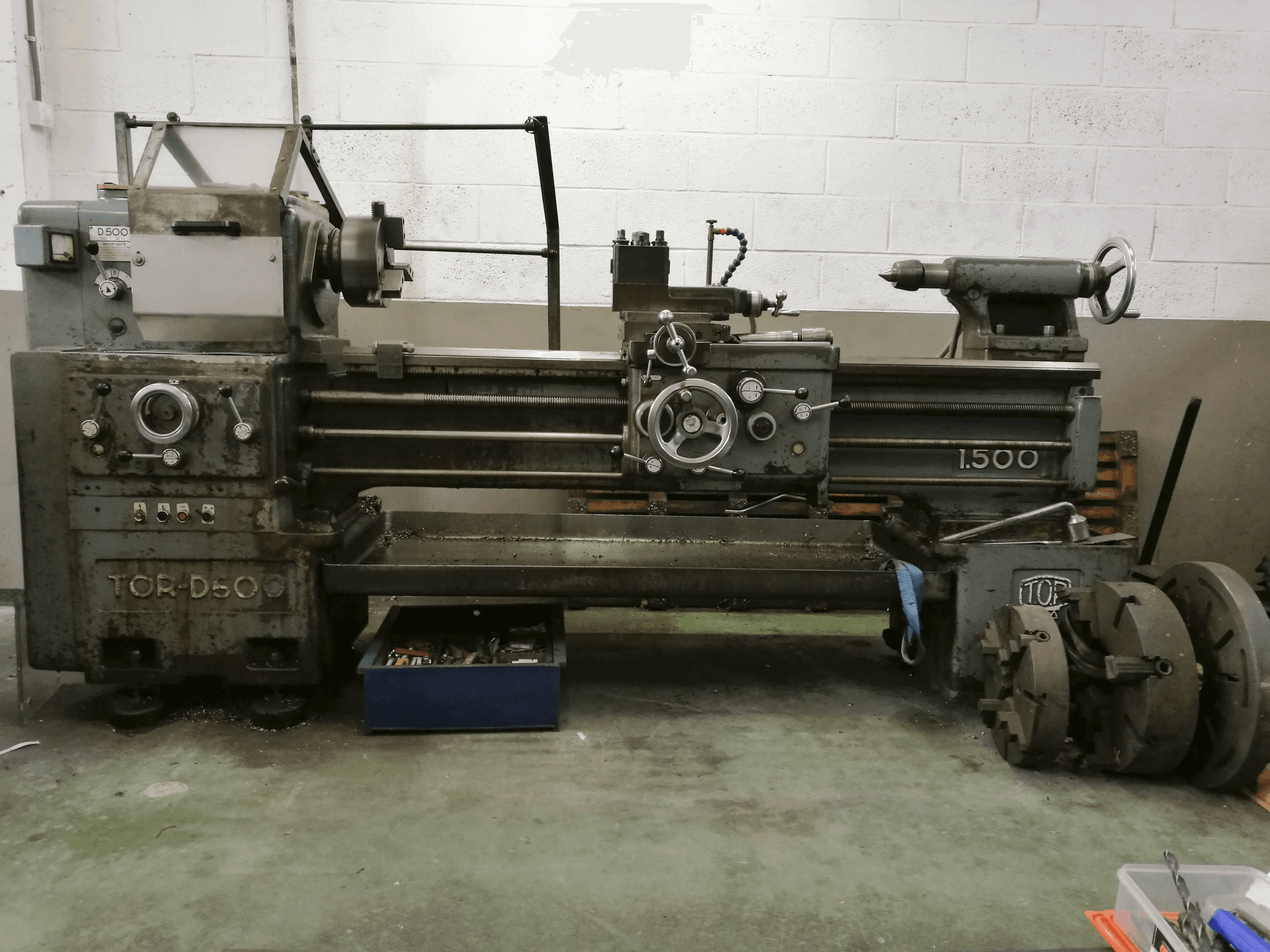 Front view of TOR D-500 machine