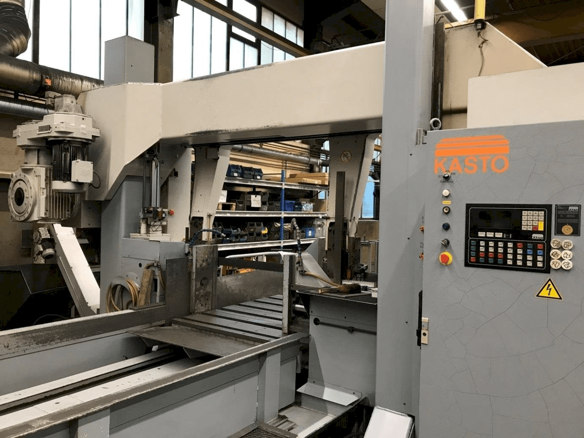 Front view of KASTO HBA 1060/1260AU machine