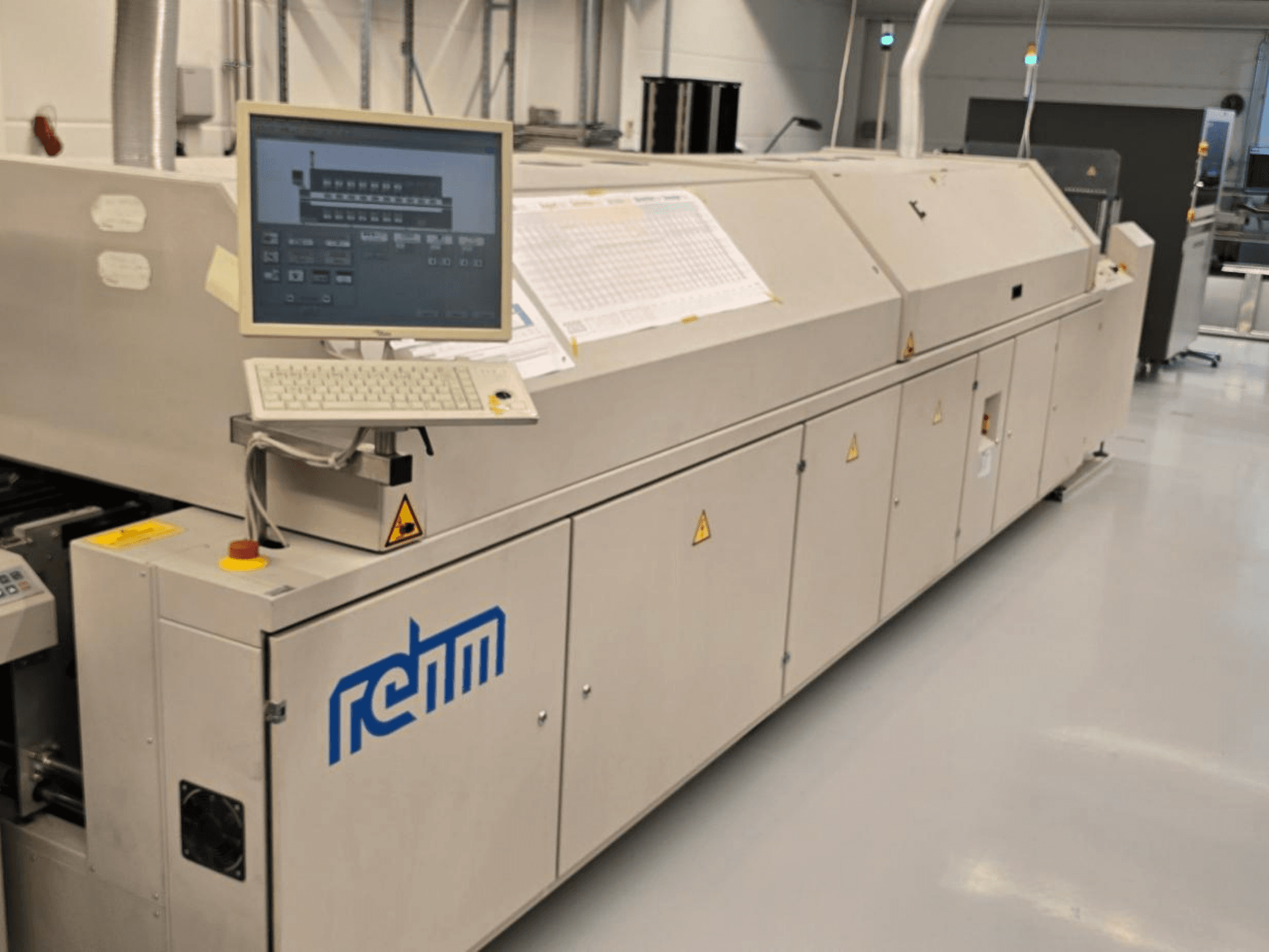 REHM VXS nitro 2450 automation equipment, front view; includes monitor, keyboard, and control panel for operations.